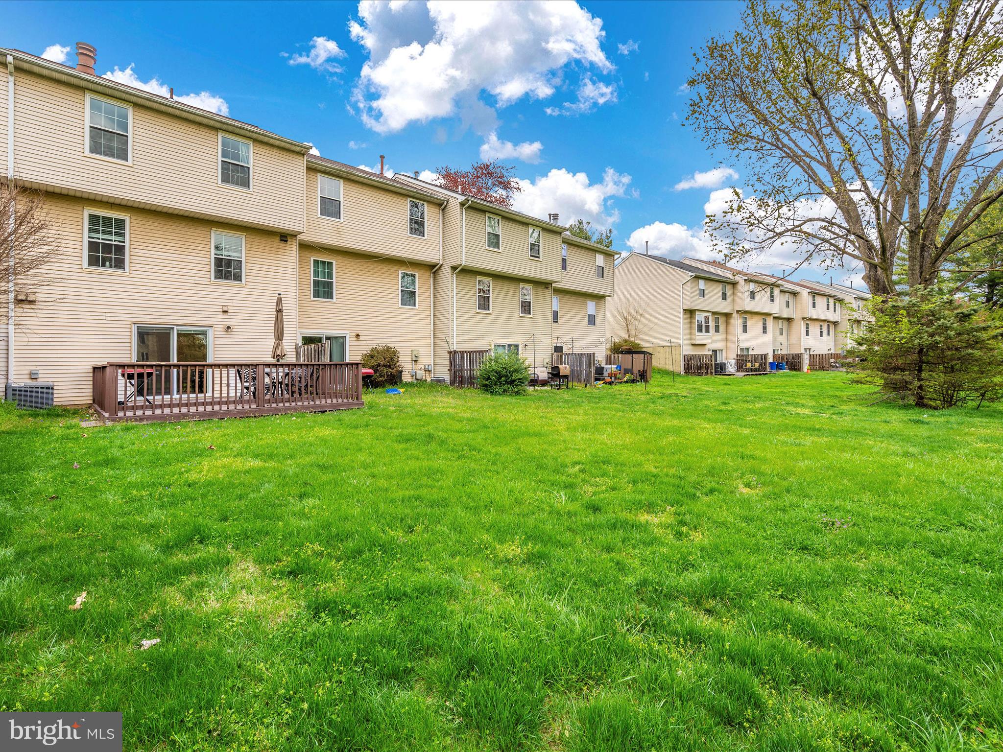 DERWOOD STATION - Residential