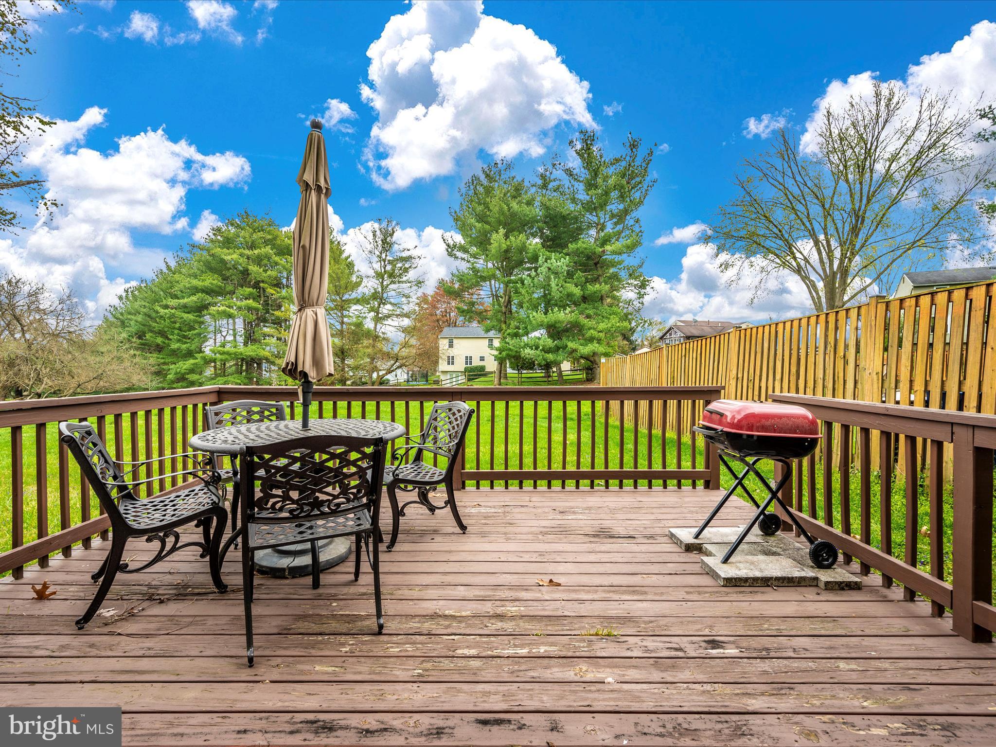 DERWOOD STATION - Residential