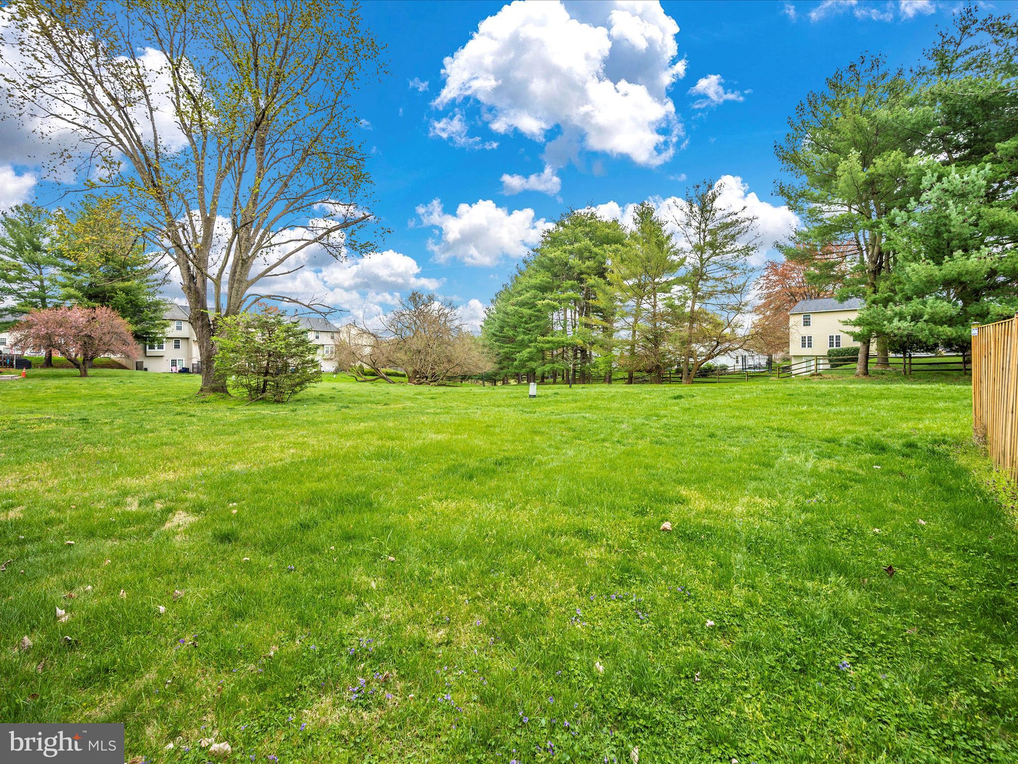 DERWOOD STATION - Residential