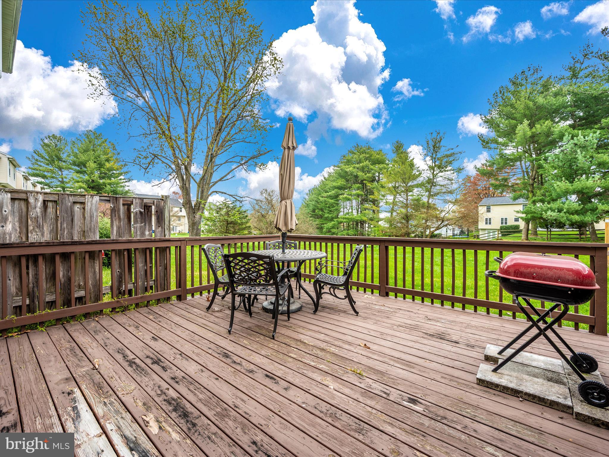 DERWOOD STATION - Residential