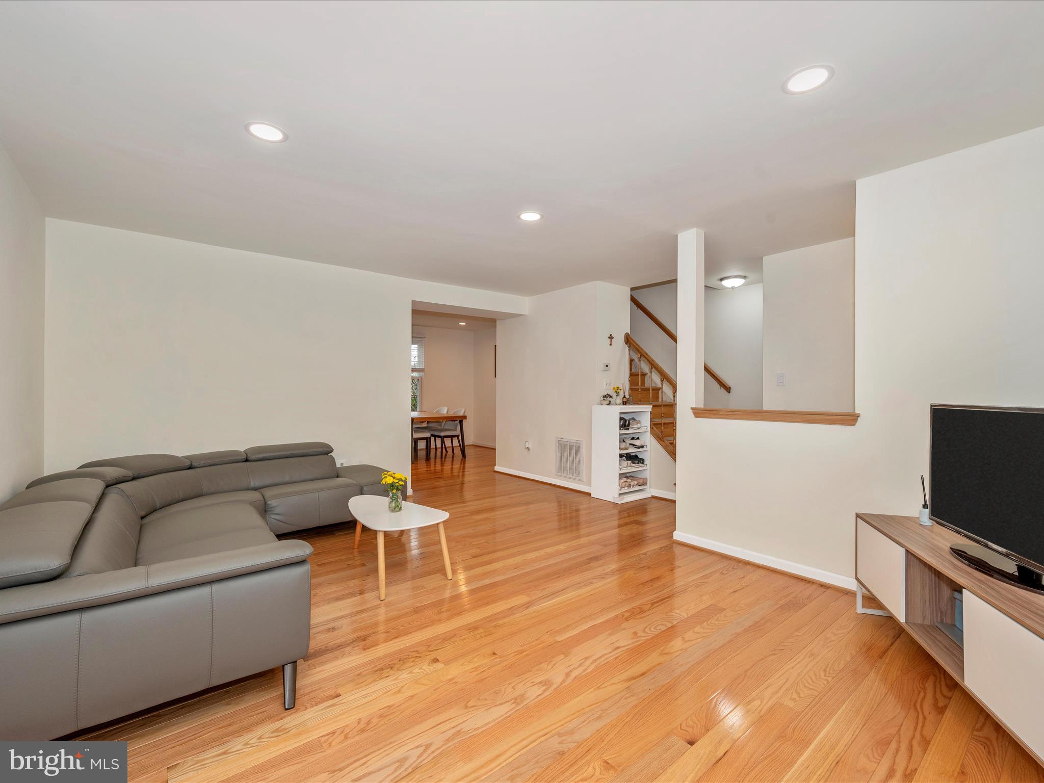 DERWOOD STATION - Residential