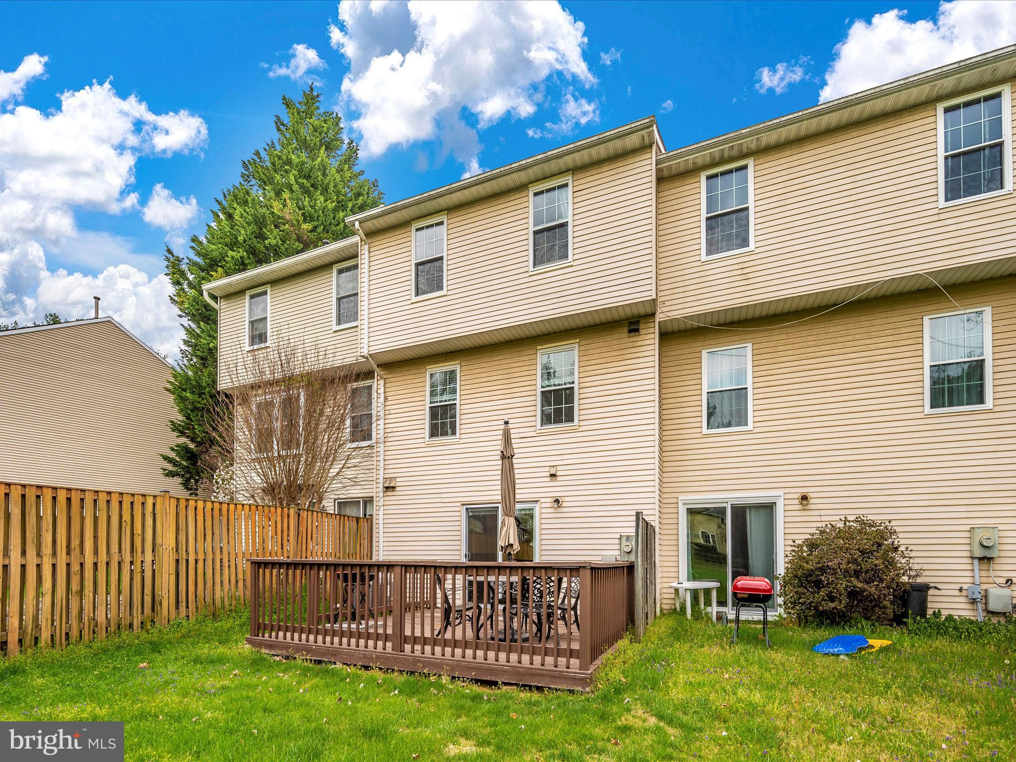 DERWOOD STATION - Residential