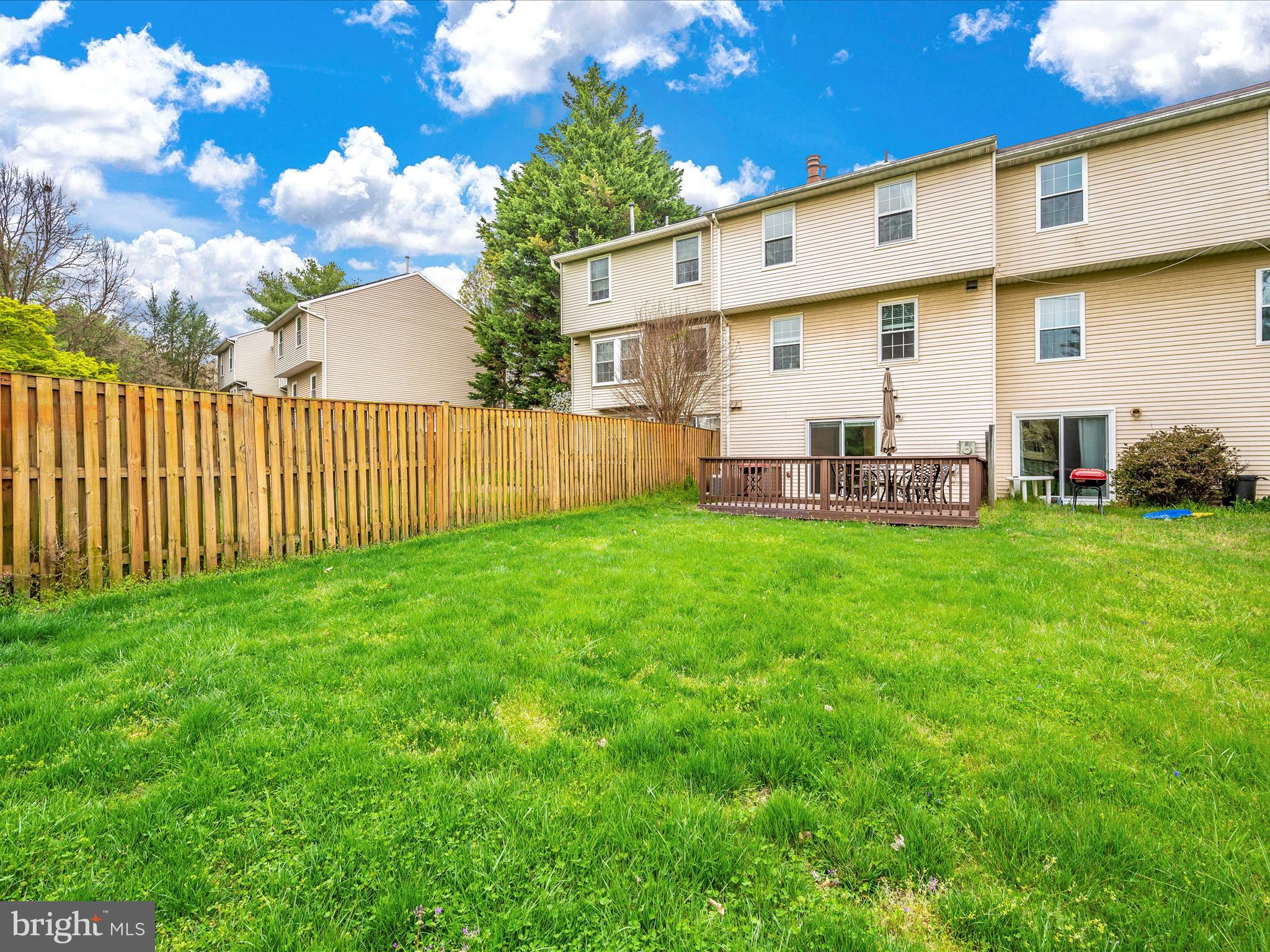 DERWOOD STATION - Residential