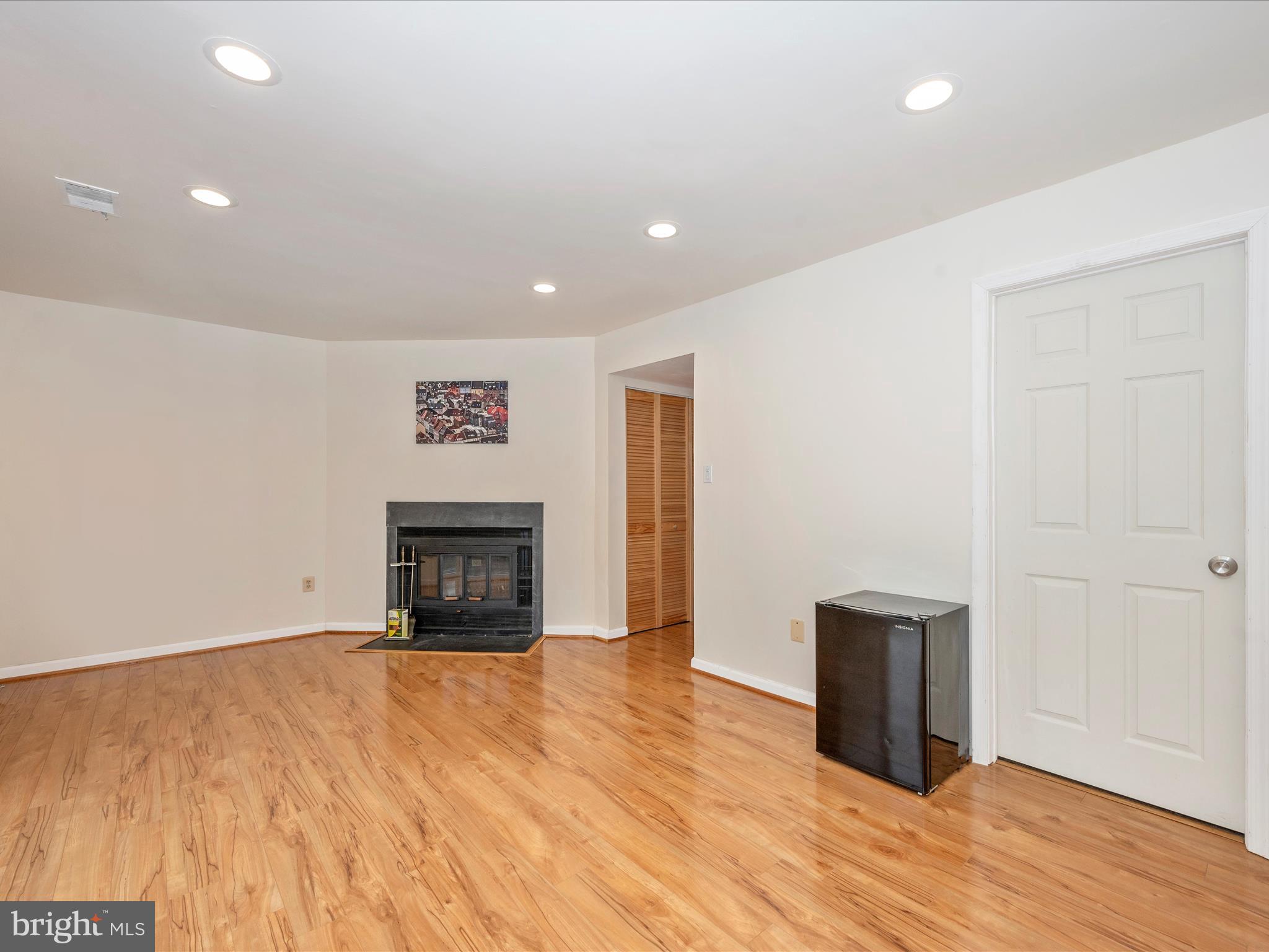 DERWOOD STATION - Residential