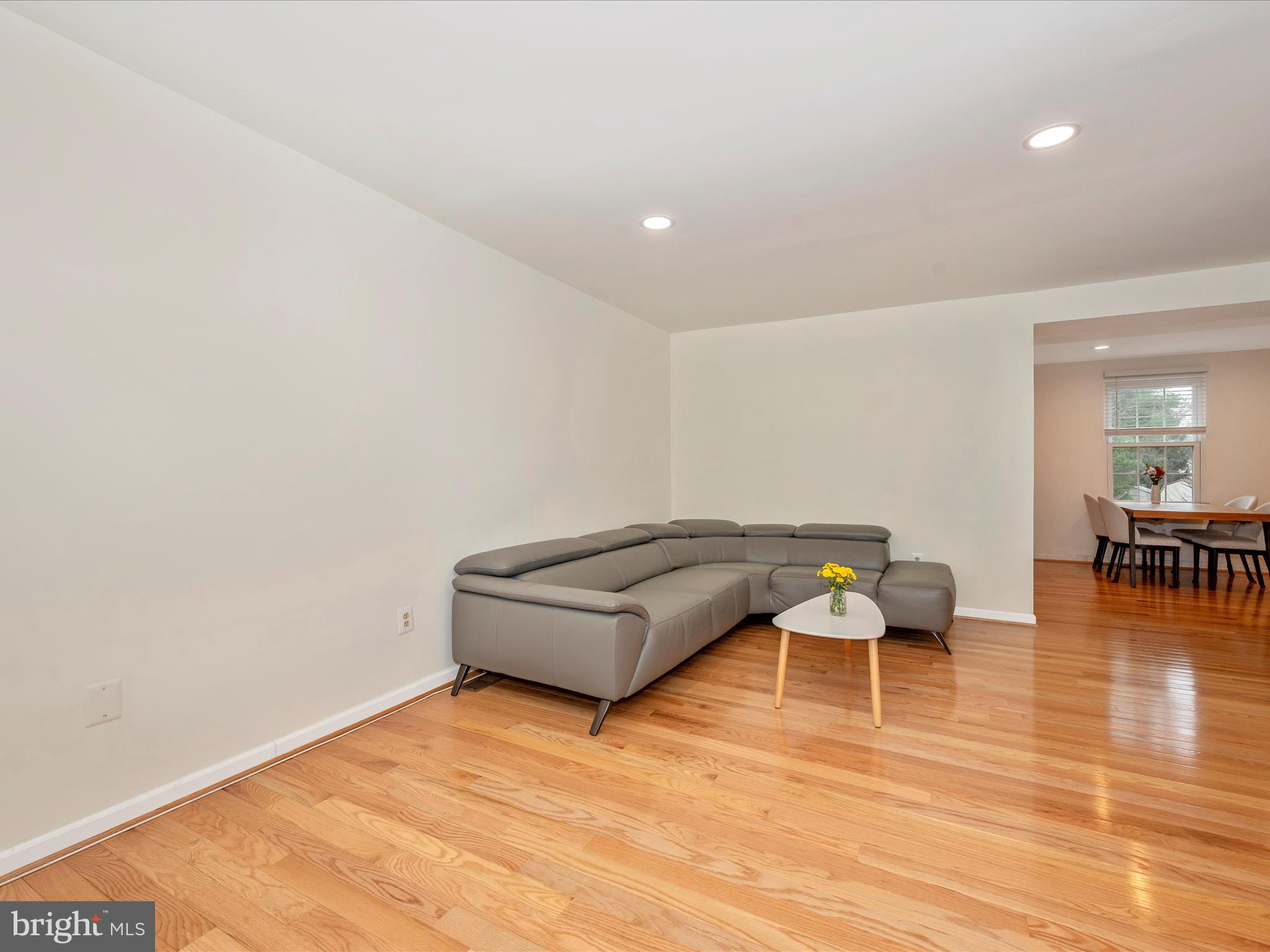 DERWOOD STATION - Residential