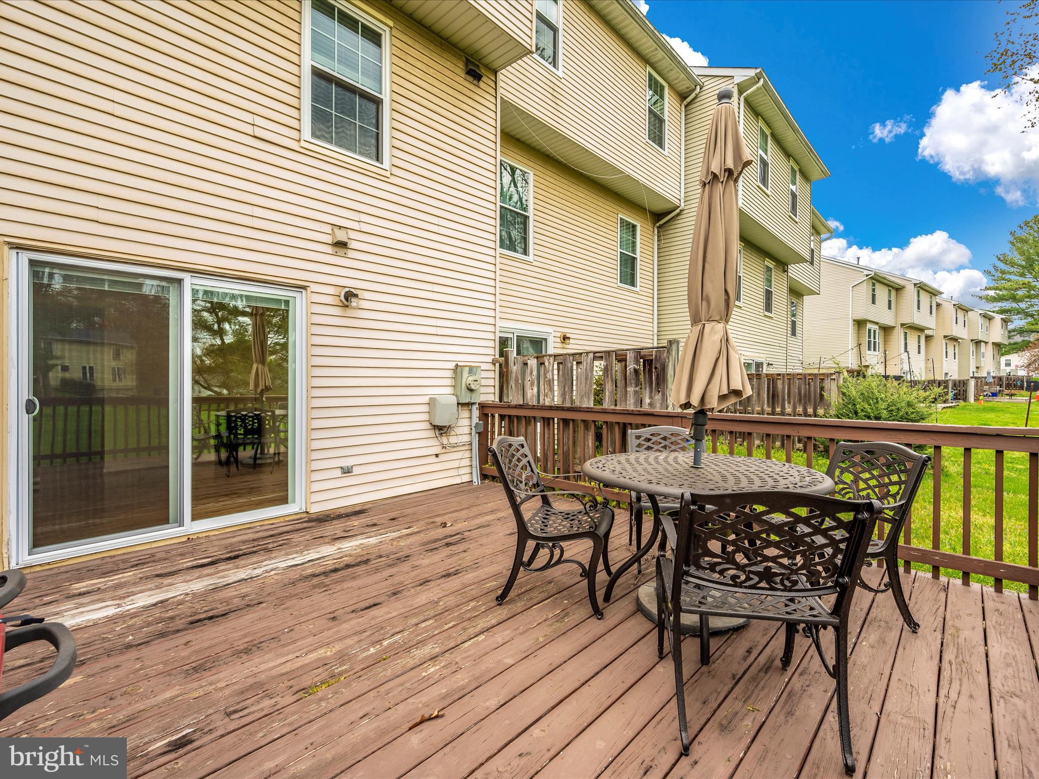 DERWOOD STATION - Residential