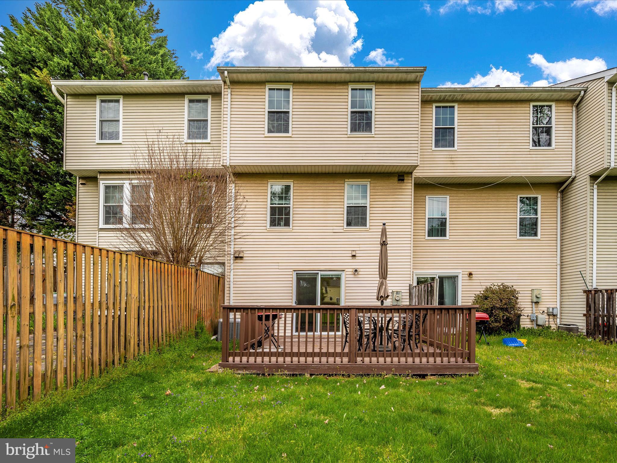 DERWOOD STATION - Residential