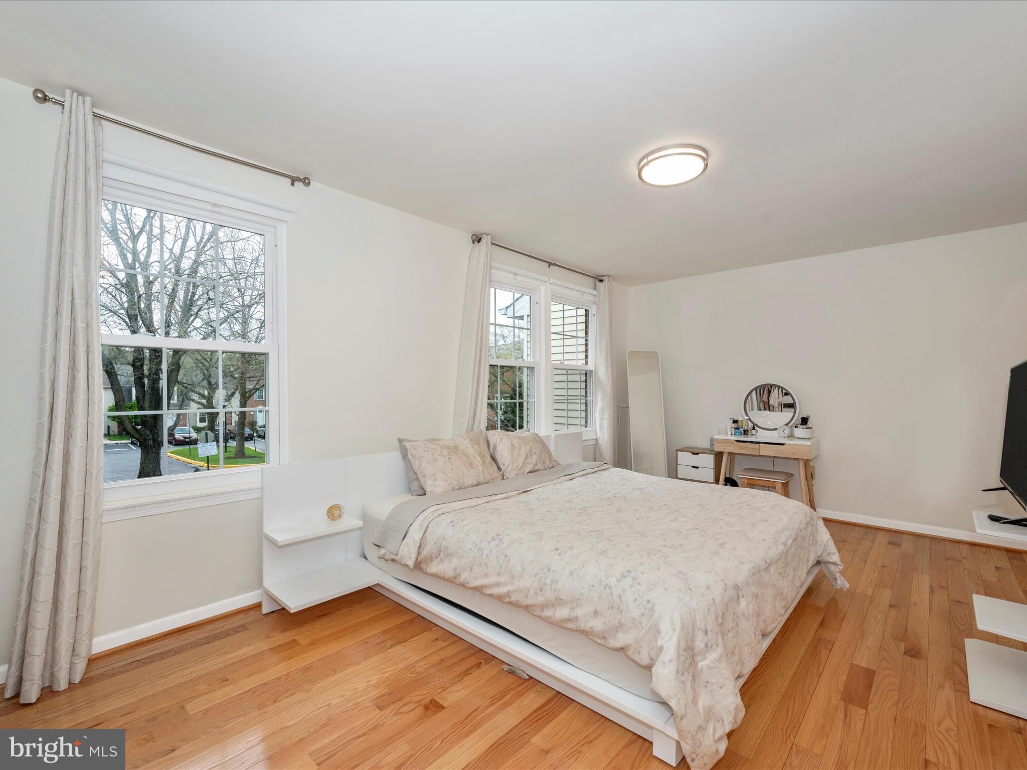 DERWOOD STATION - Residential