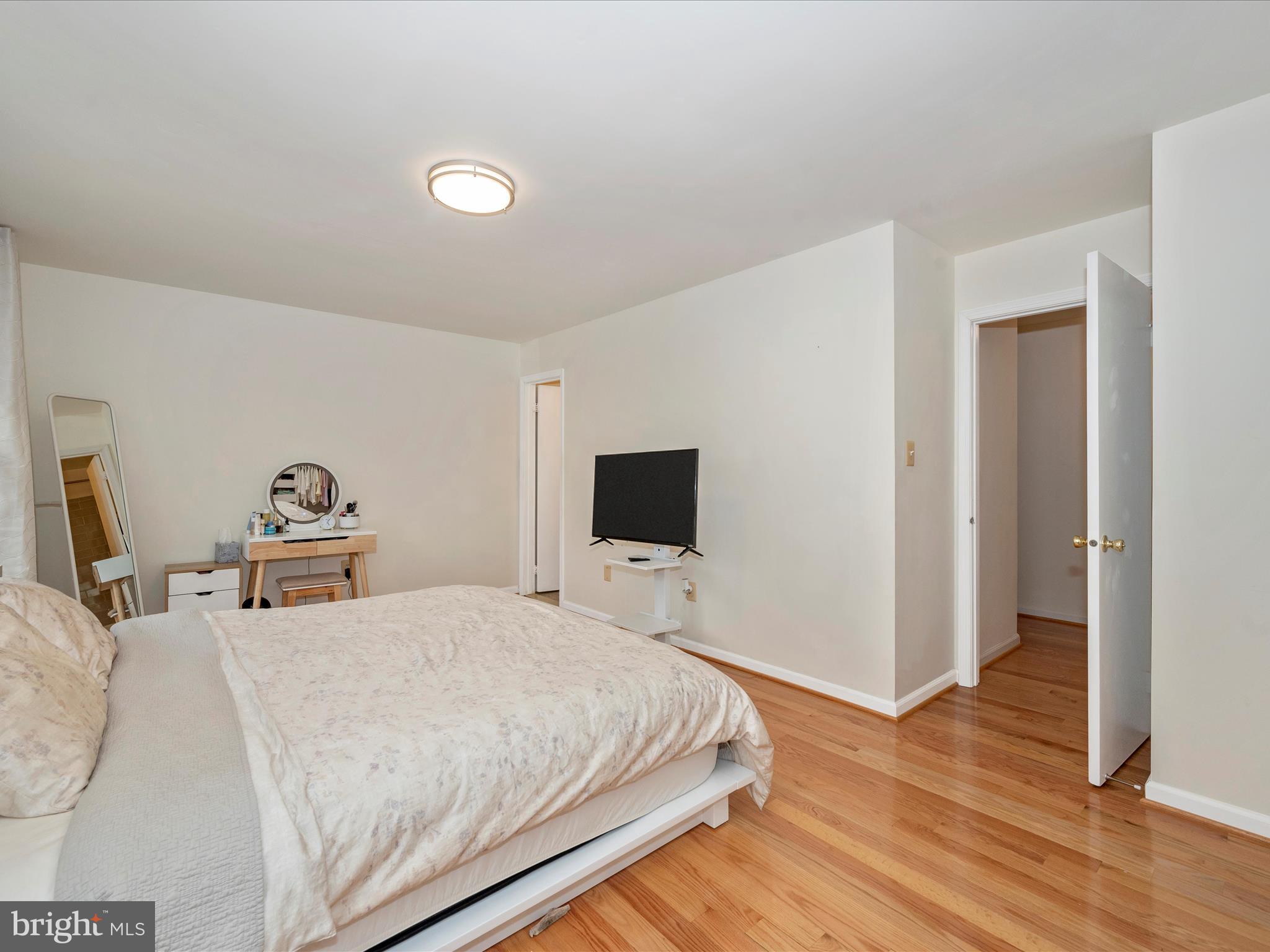 DERWOOD STATION - Residential