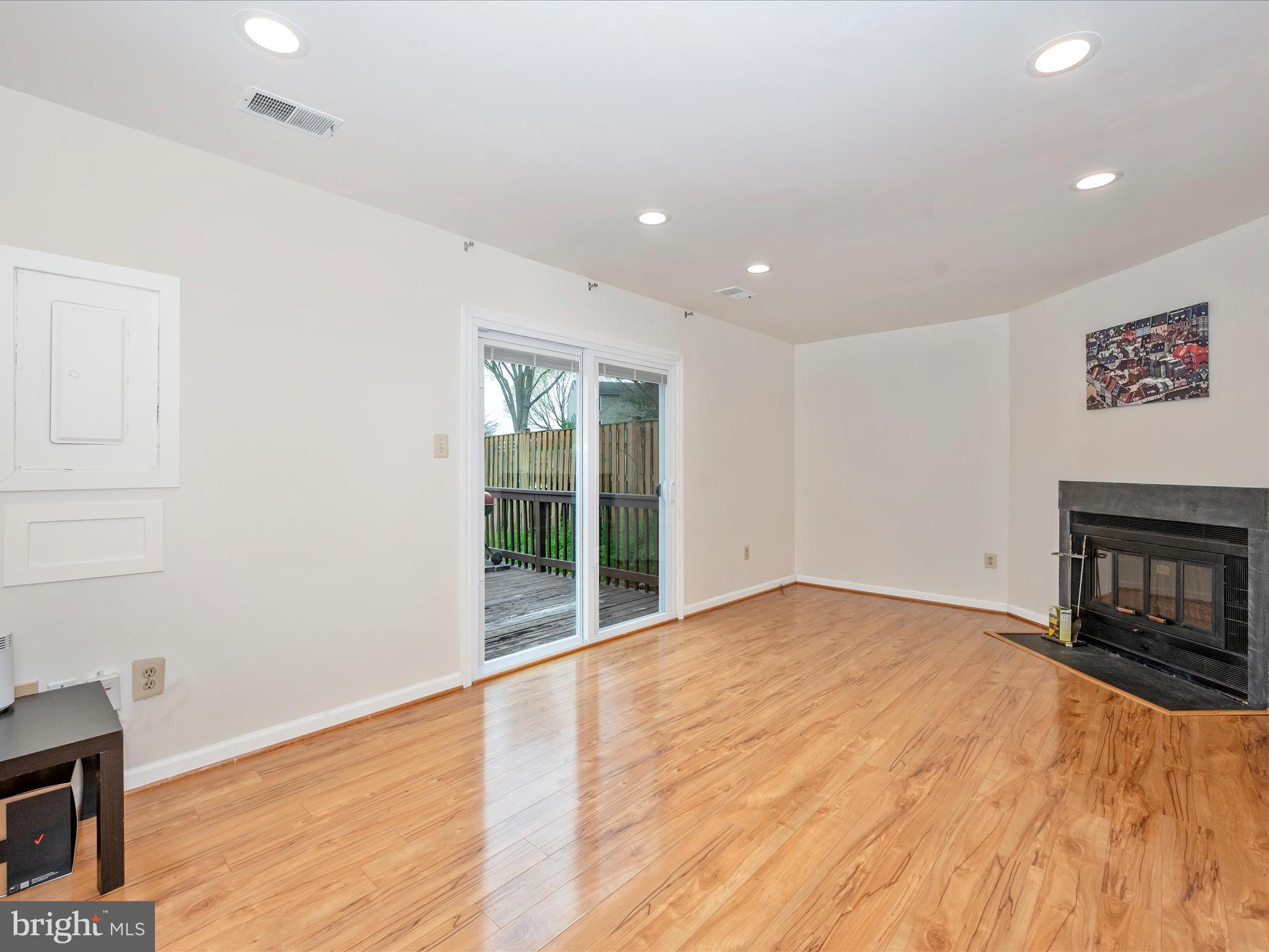 DERWOOD STATION - Residential