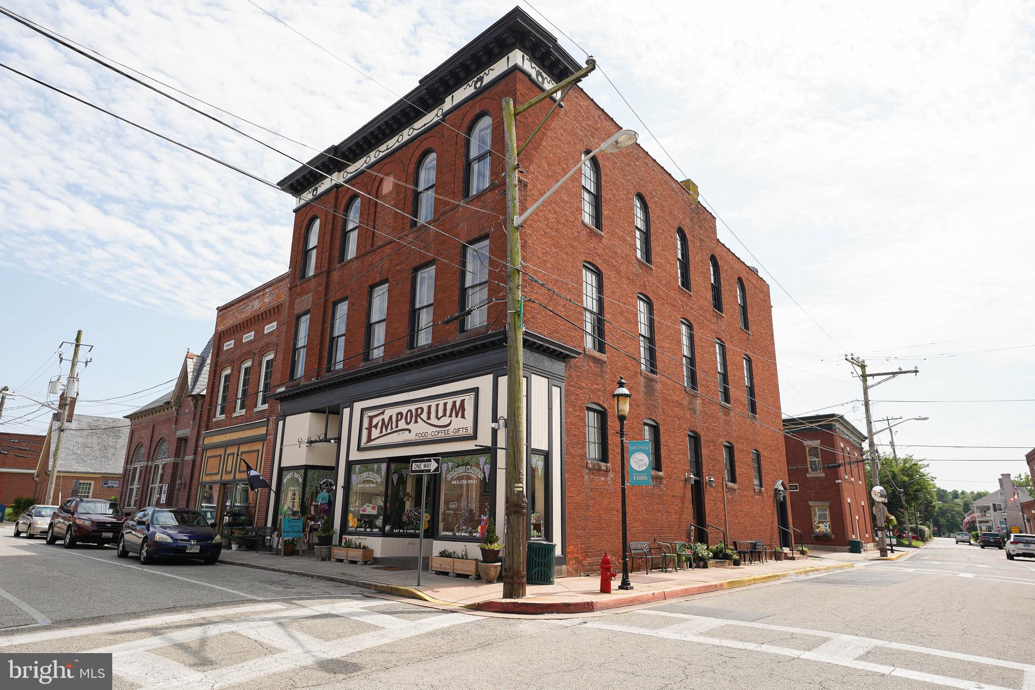 Elevated studio apartment living with modern and sophisticated accents. Exposed brick and Spiral metal duct Luxury vinyl tile flooring Granite countertops*Contemporary light fixtures washer and dryer on-site & stainless steel appliances