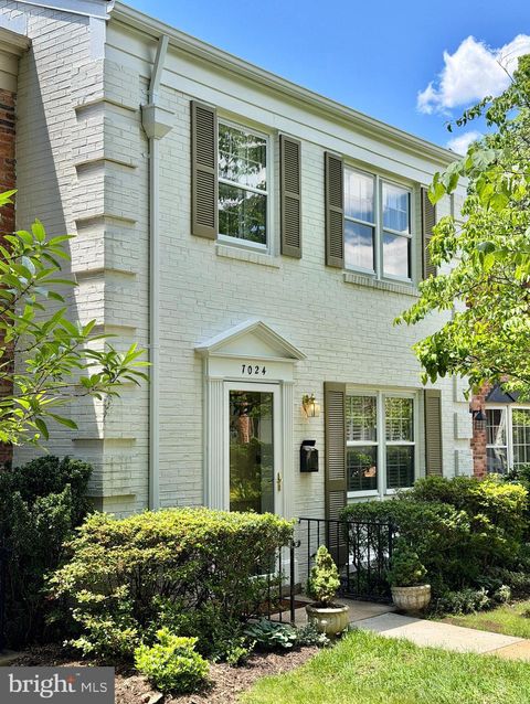 Photo of 7024 Alicent Place, MCLEAN, VA 22101 (MLS # VAFX2314814)