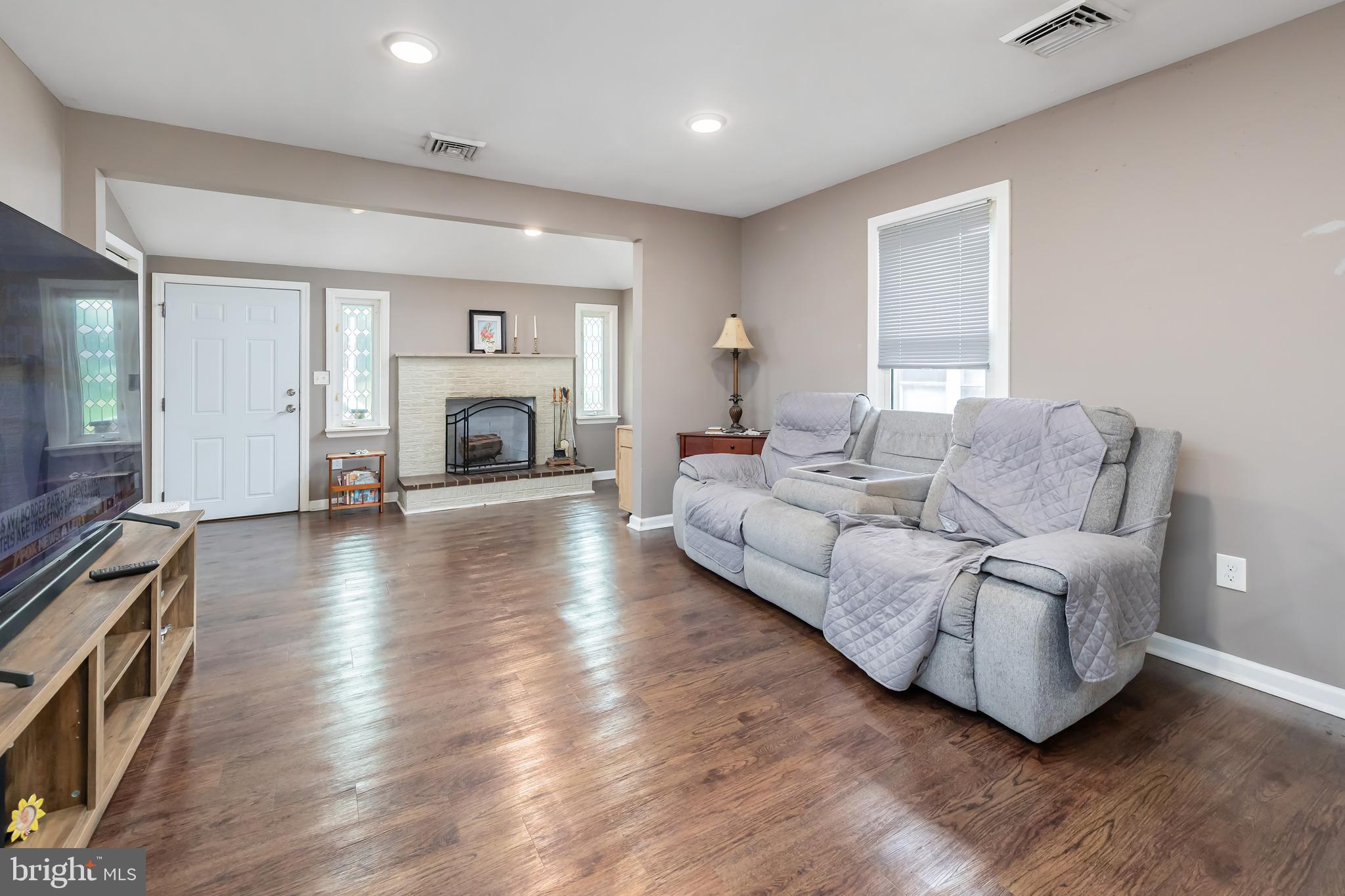 17 HARDING AVENUE