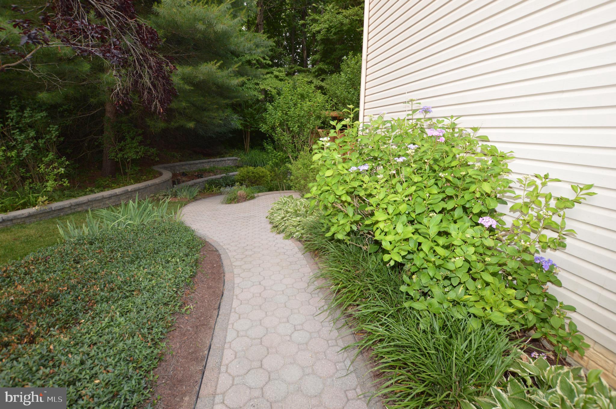 NORTHRIDGE - Residential