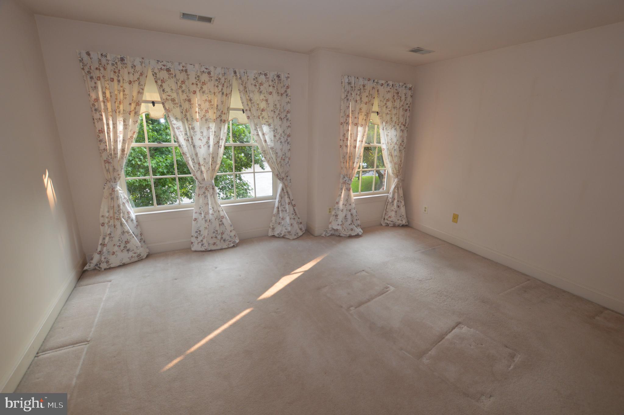 NORTHRIDGE - Residential