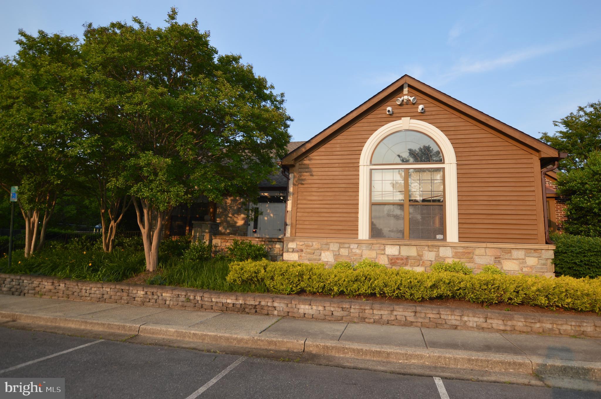 NORTHRIDGE - Residential