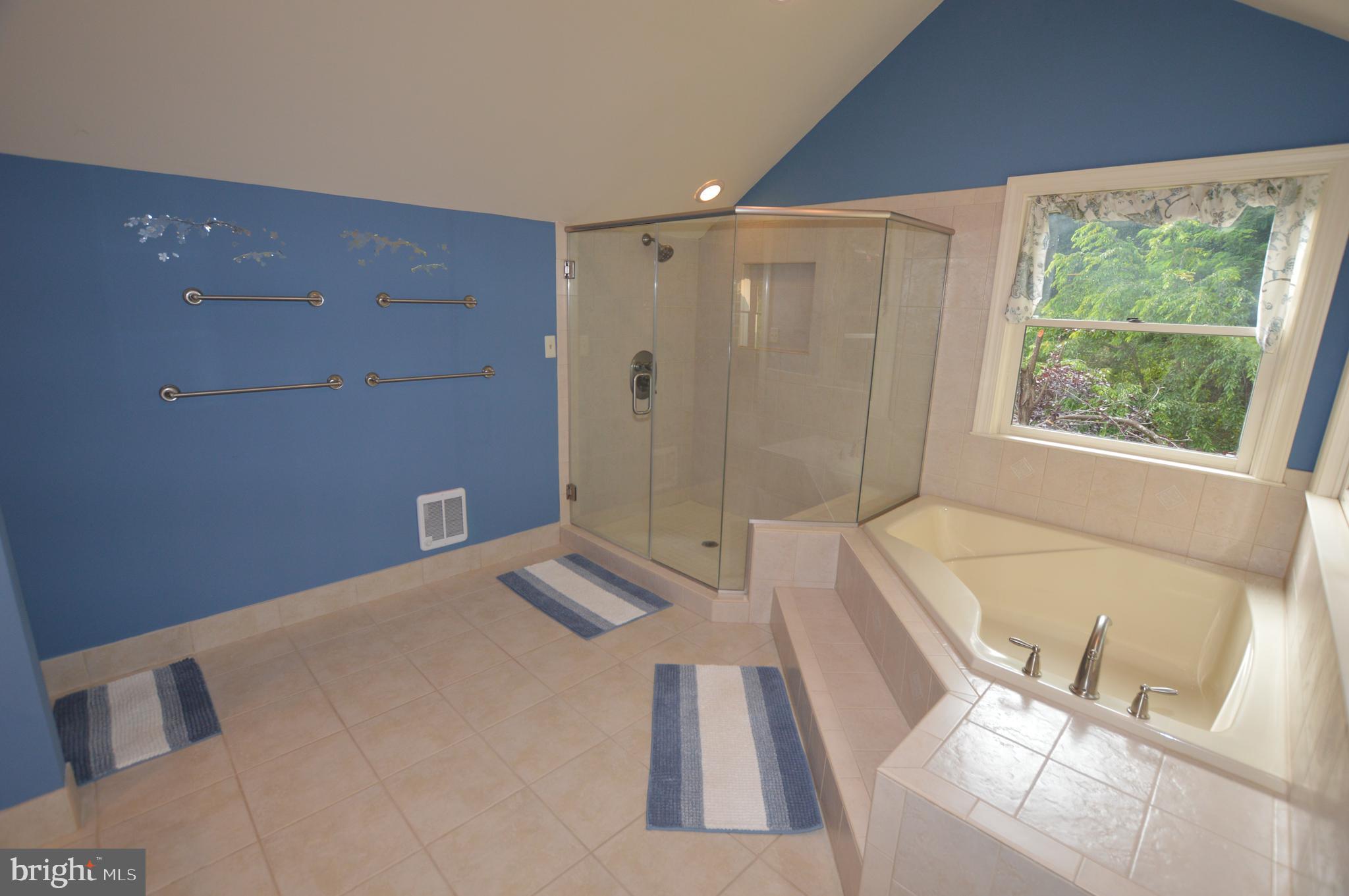 NORTHRIDGE - Residential