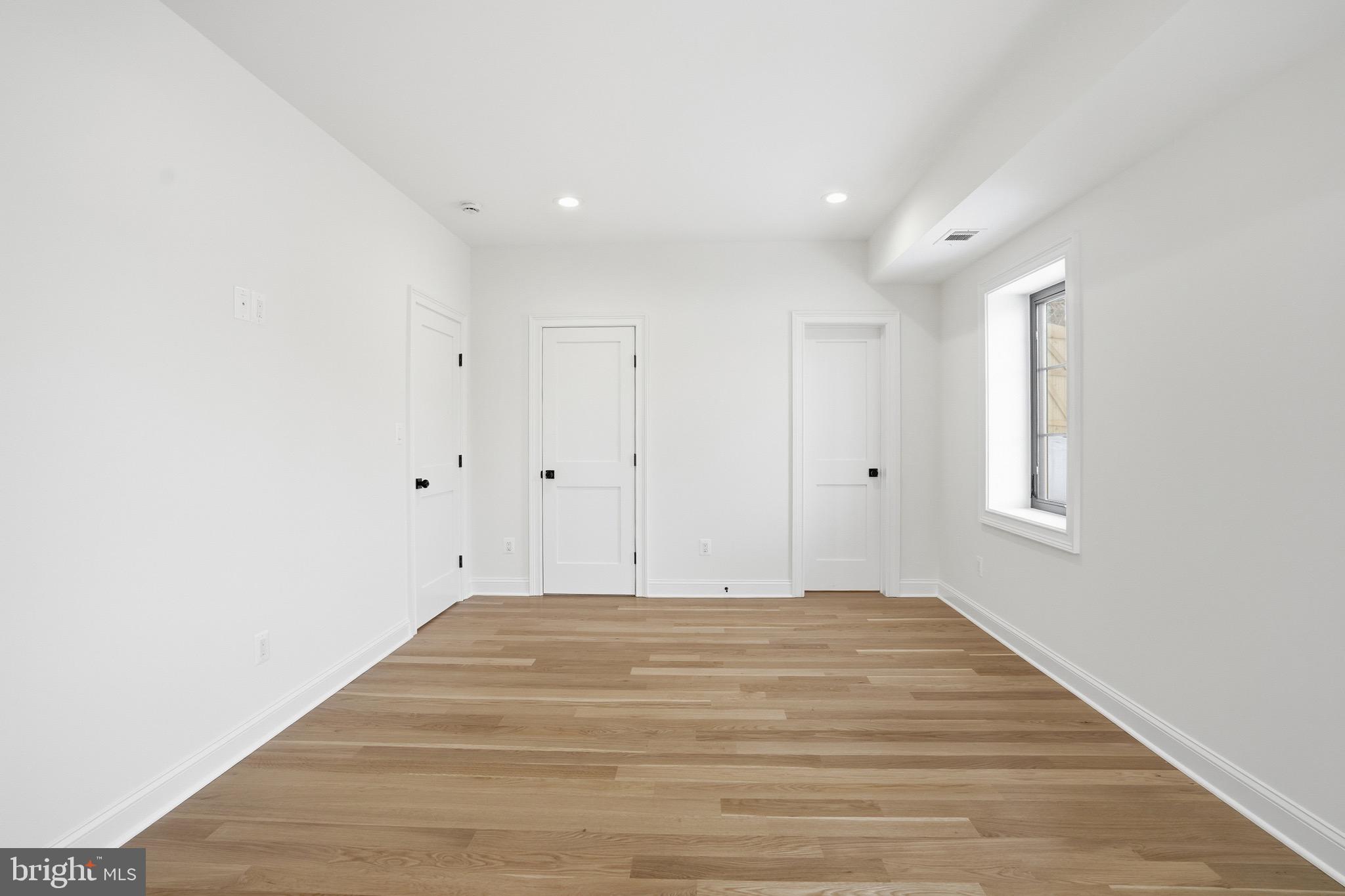 BERKSHIRE OAKWOOD - Residential