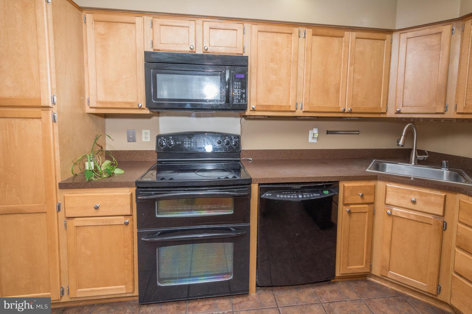 SEVEN OAKS - Residential Lease