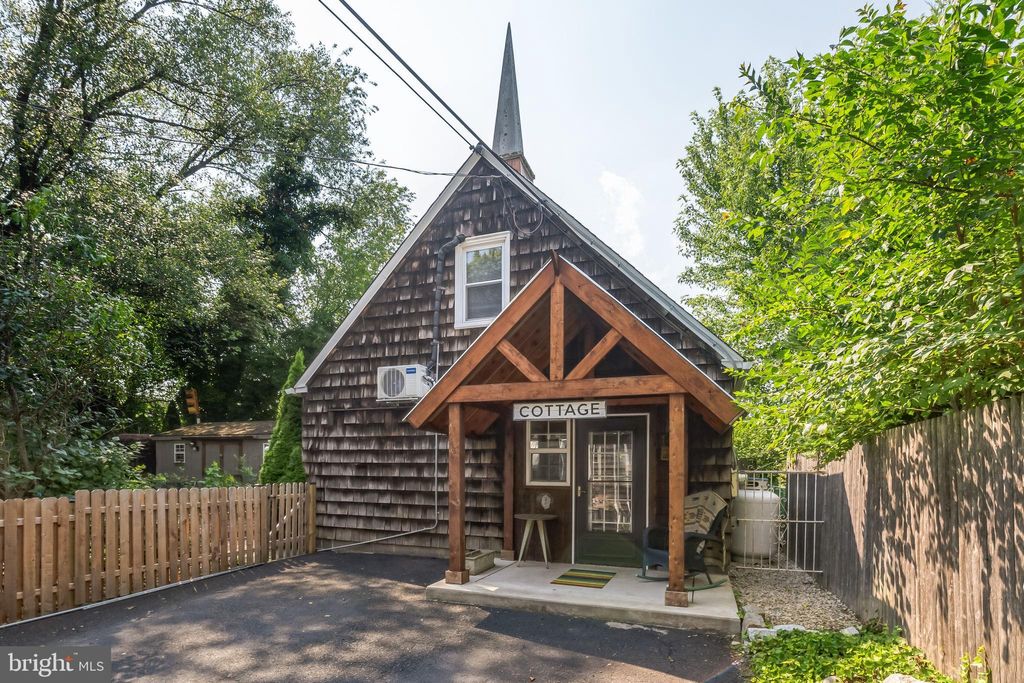 Photo of 808 Monroe Avenue, GLENSIDE, PA 19038 (MLS # PAMC2162664)