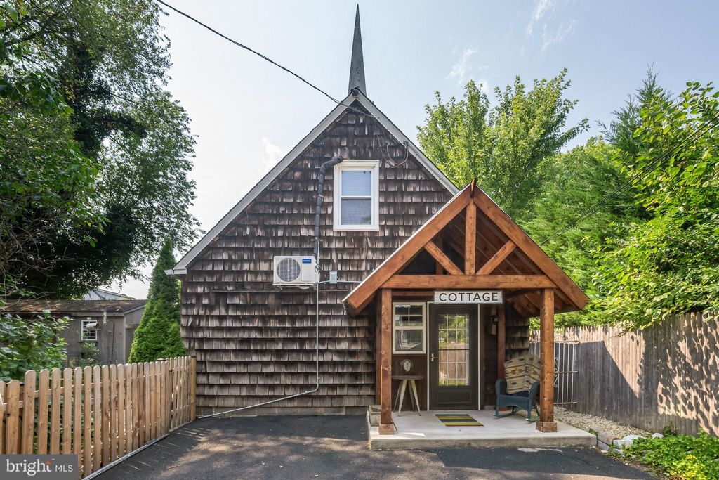 Photo of 808 Monroe Avenue, GLENSIDE, PA 19038 (MLS # PAMC2162664)