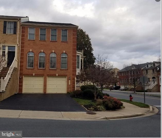 ROSE HILL FALLS - Residential Lease