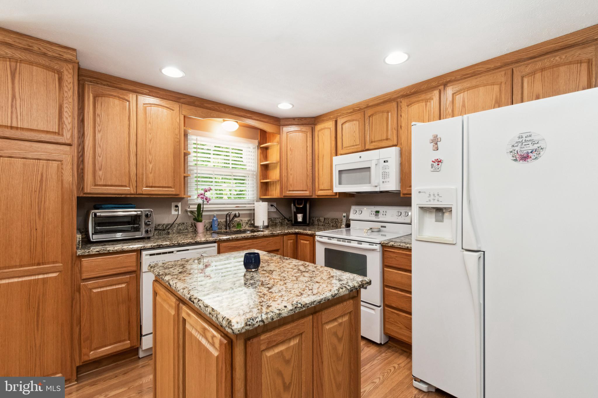 SHANNON SQUARE - Residential