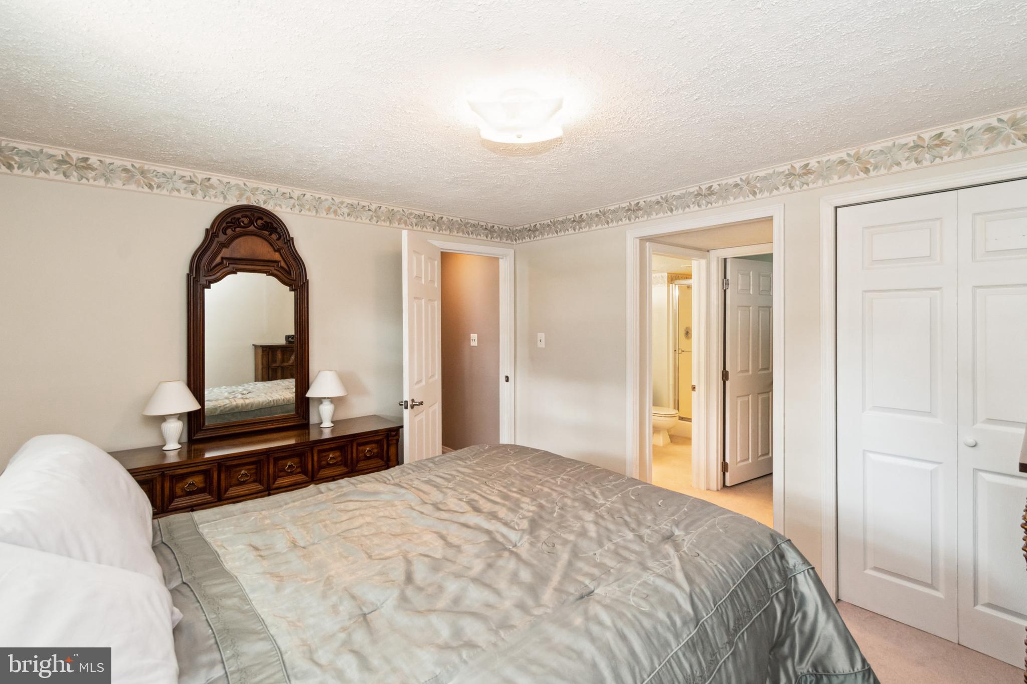 SHANNON SQUARE - Residential