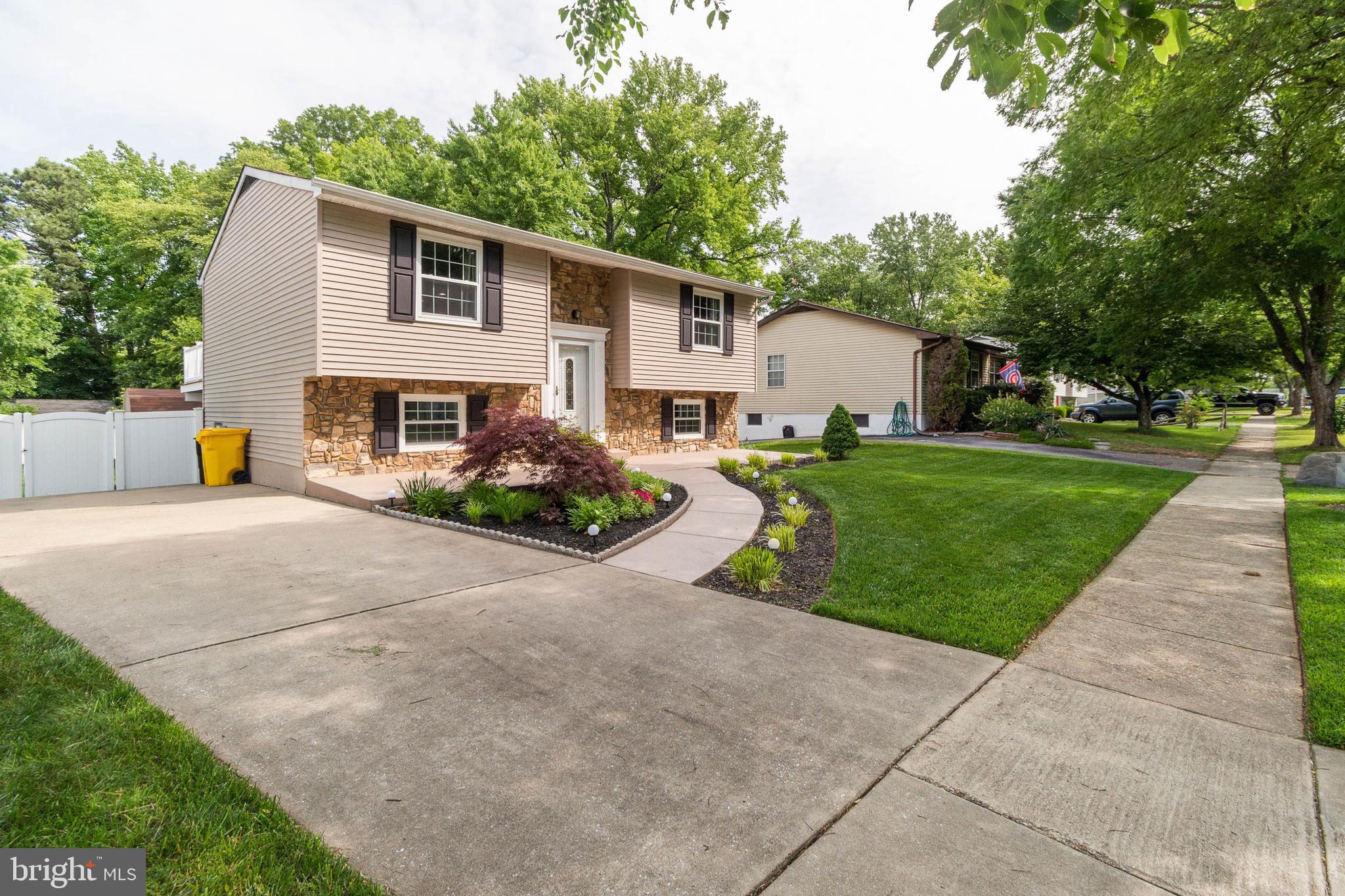 SHANNON SQUARE - Residential