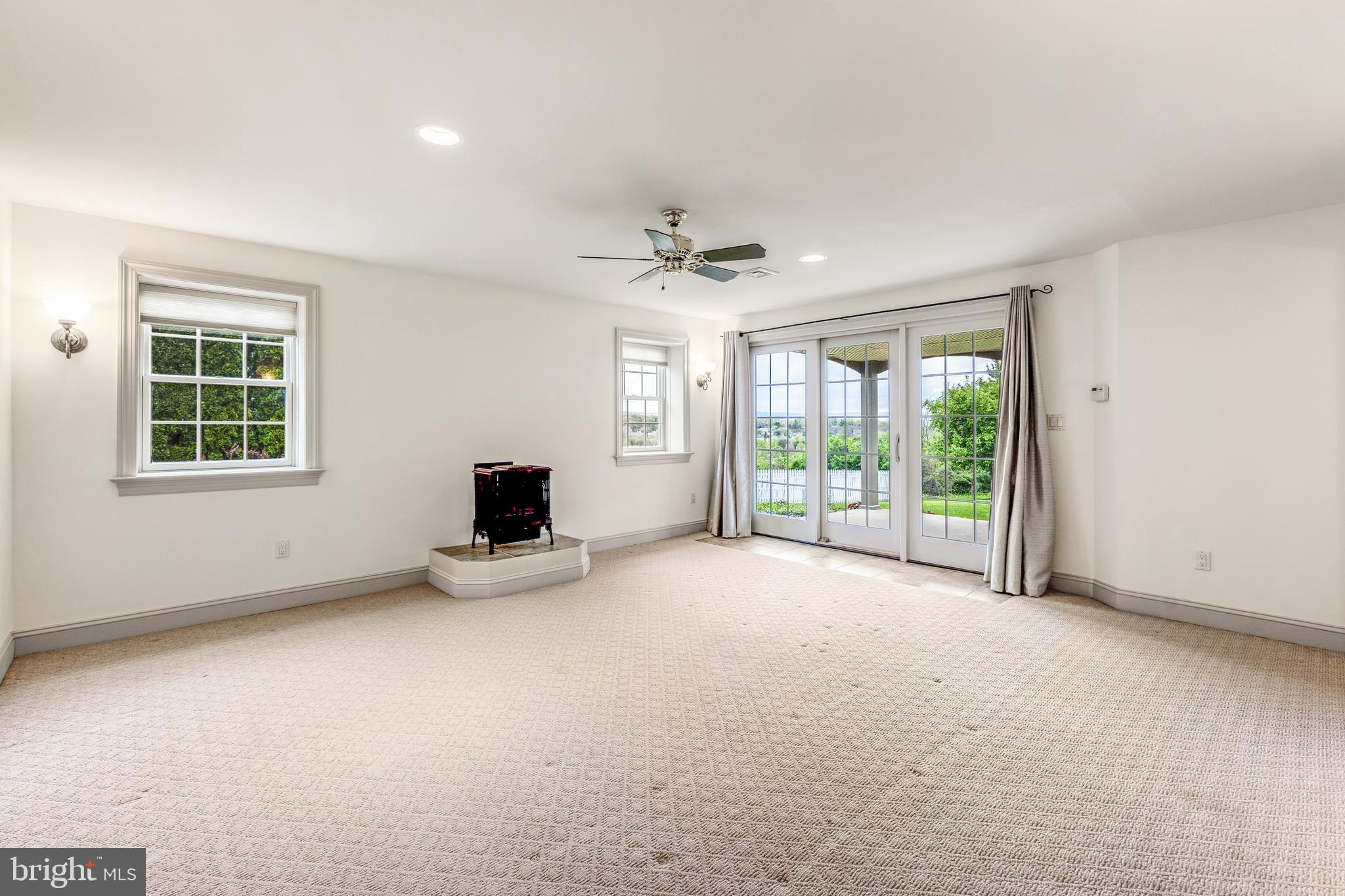 CENTRE HILLS - Residential