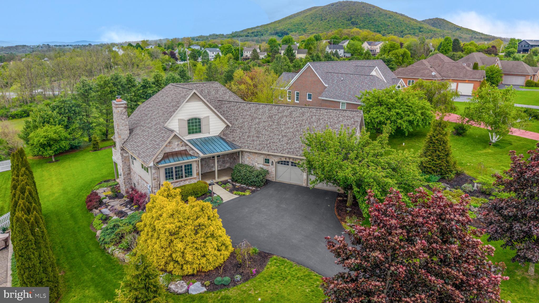 CENTRE HILLS - Residential