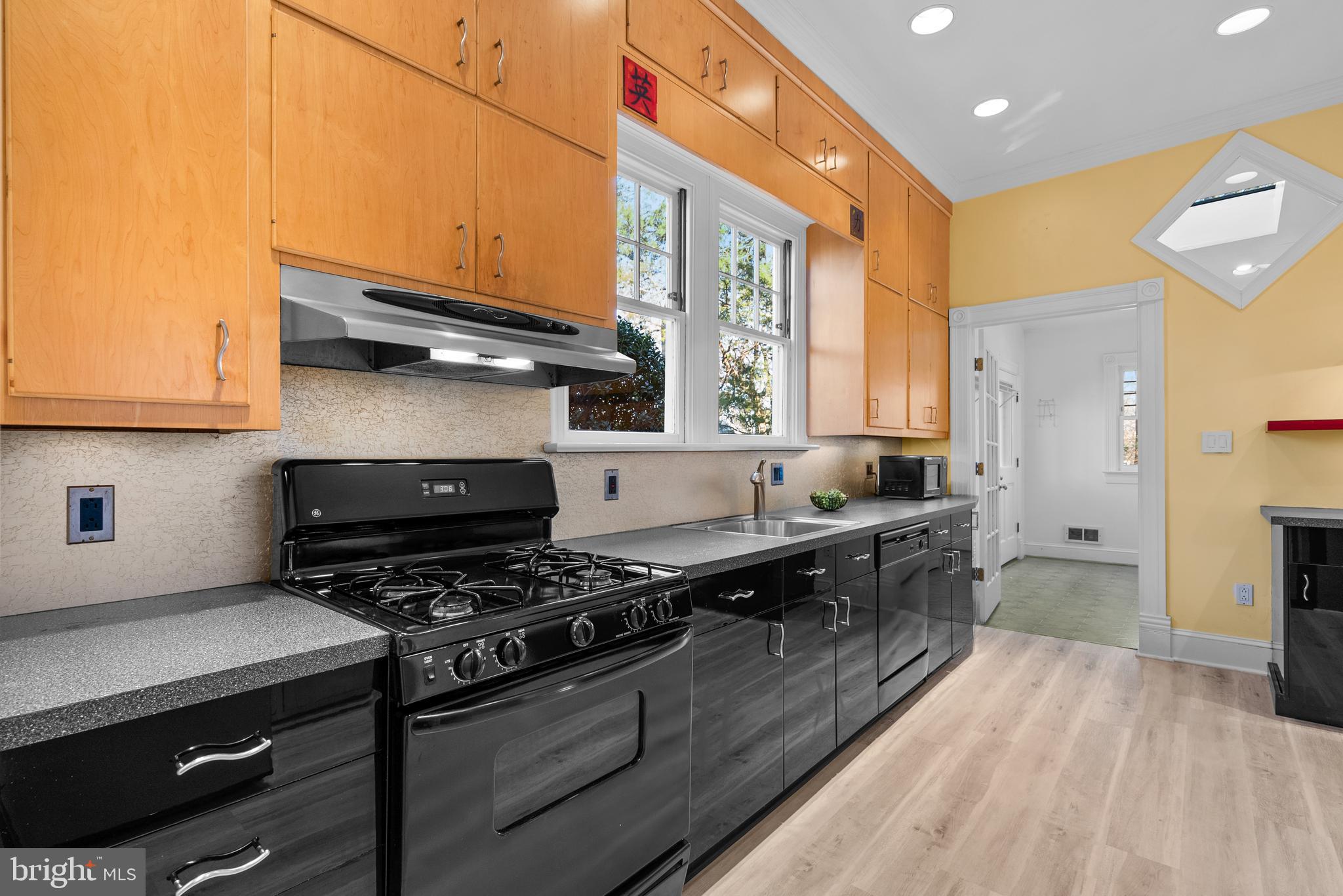 CHARLTON HEIGHTS - Residential