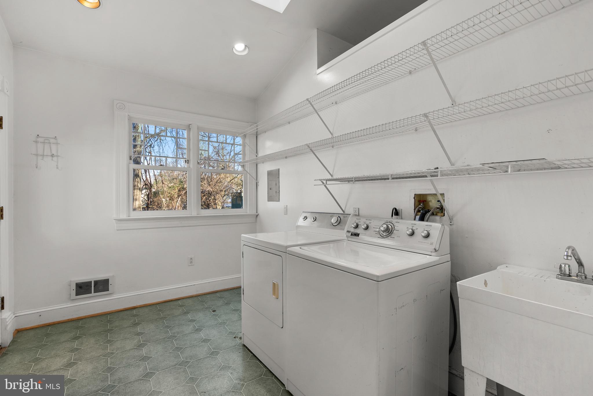 CHARLTON HEIGHTS - Residential