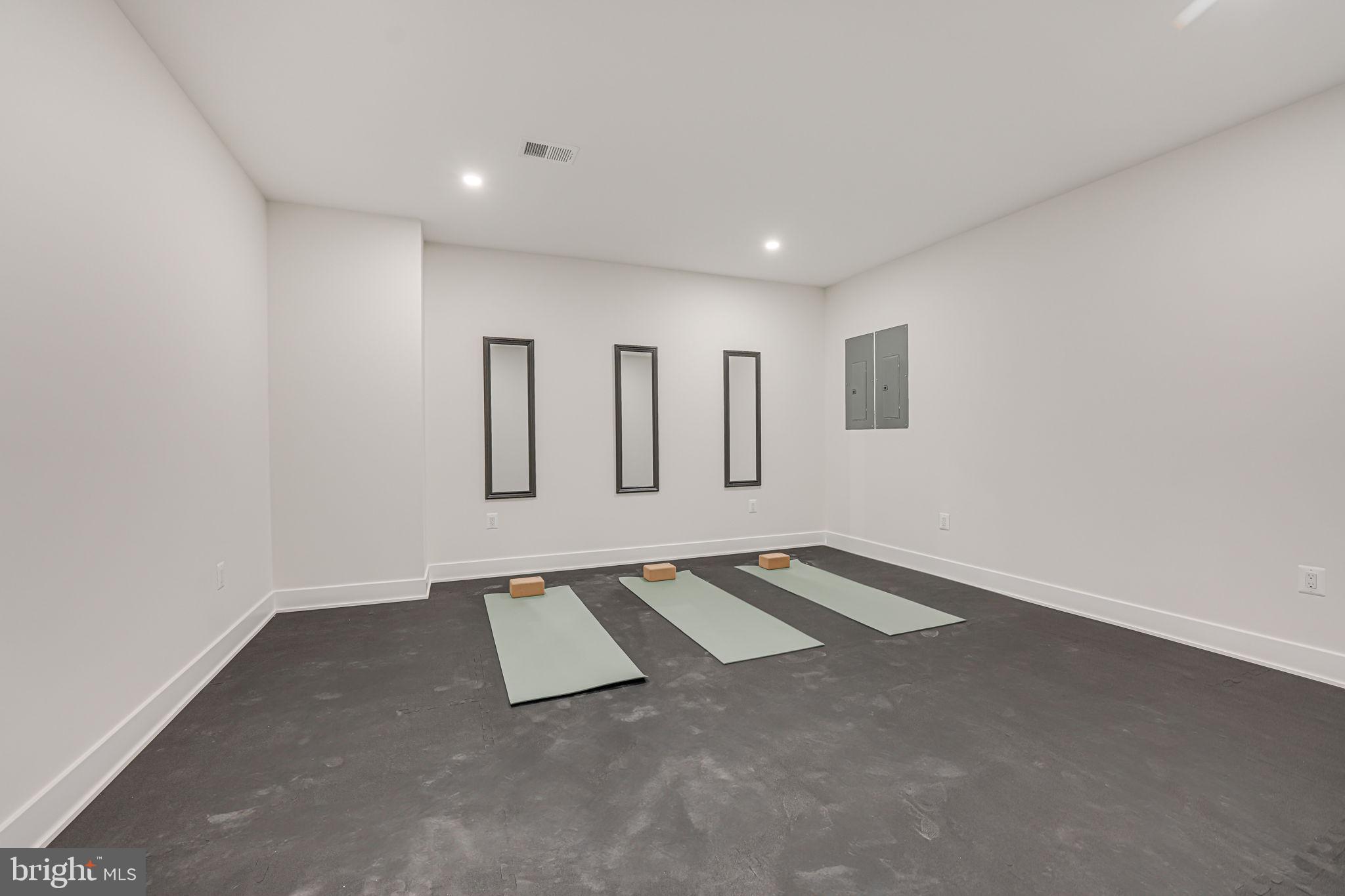 LEE FOREST - Residential