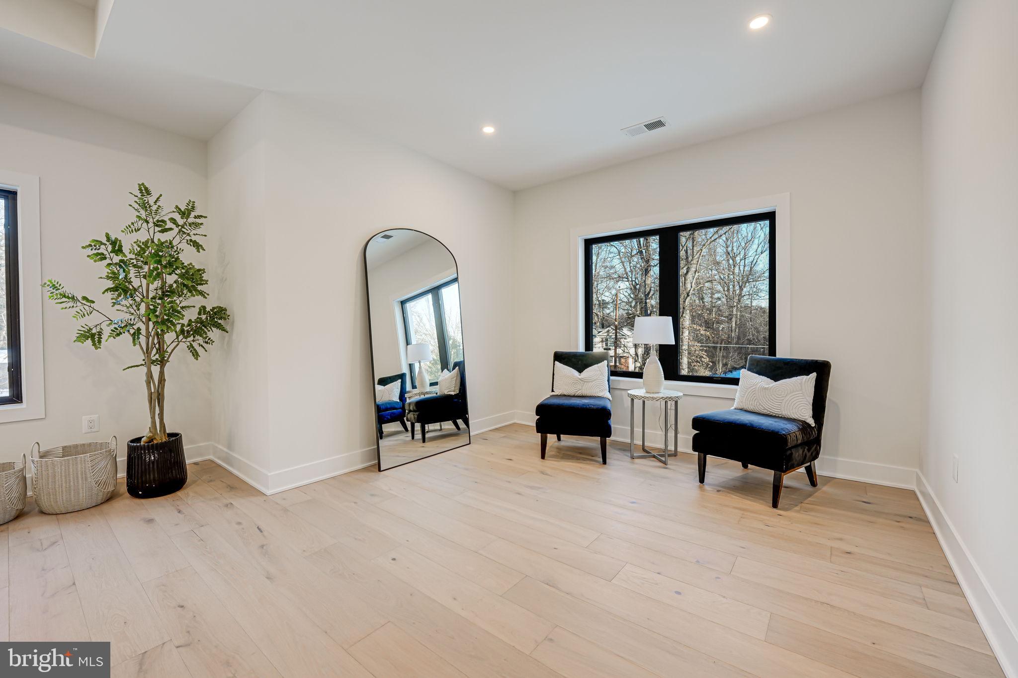 LEE FOREST - Residential