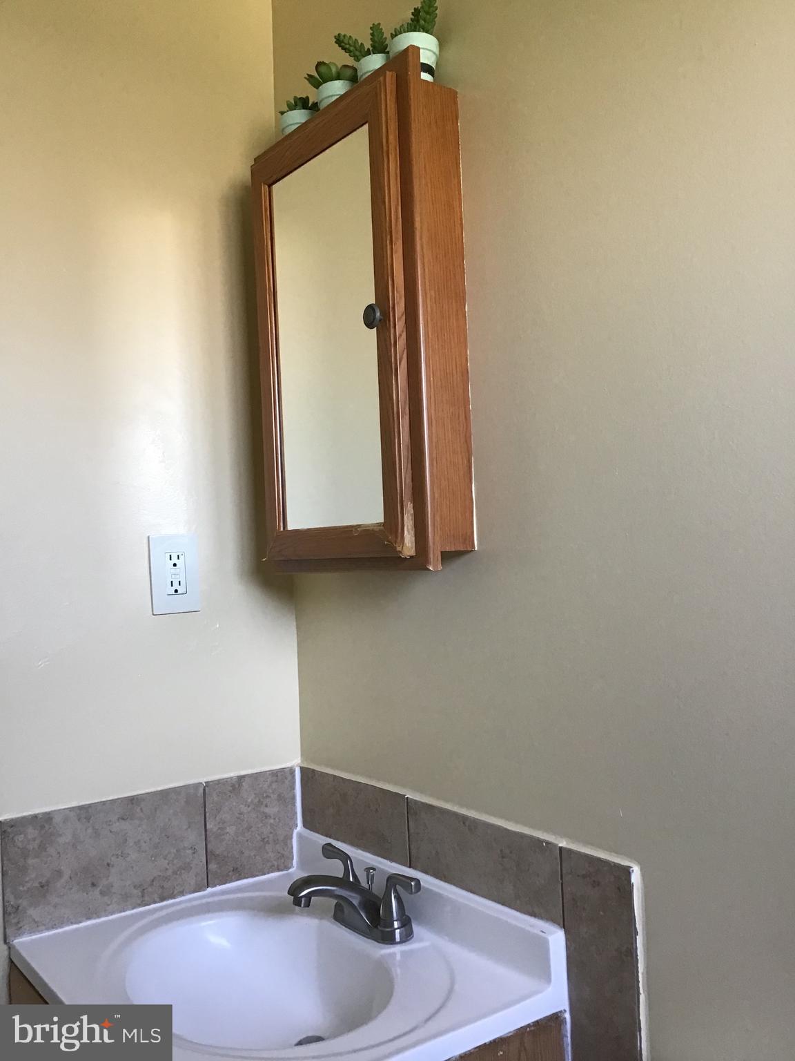 IVERSON MEWS CONDOMINIUM - Residential Lease