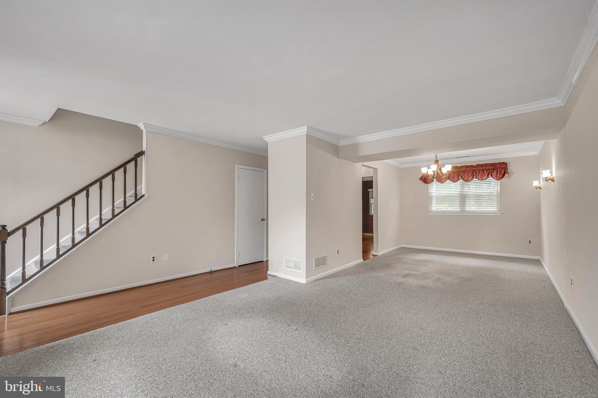 19 GREEN WOODS DRIVE