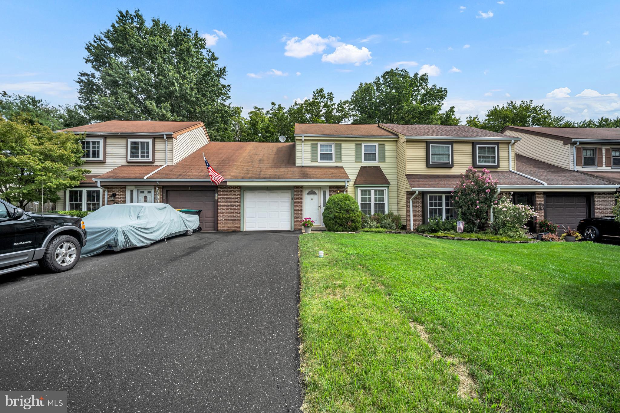 19 GREEN WOODS DRIVE