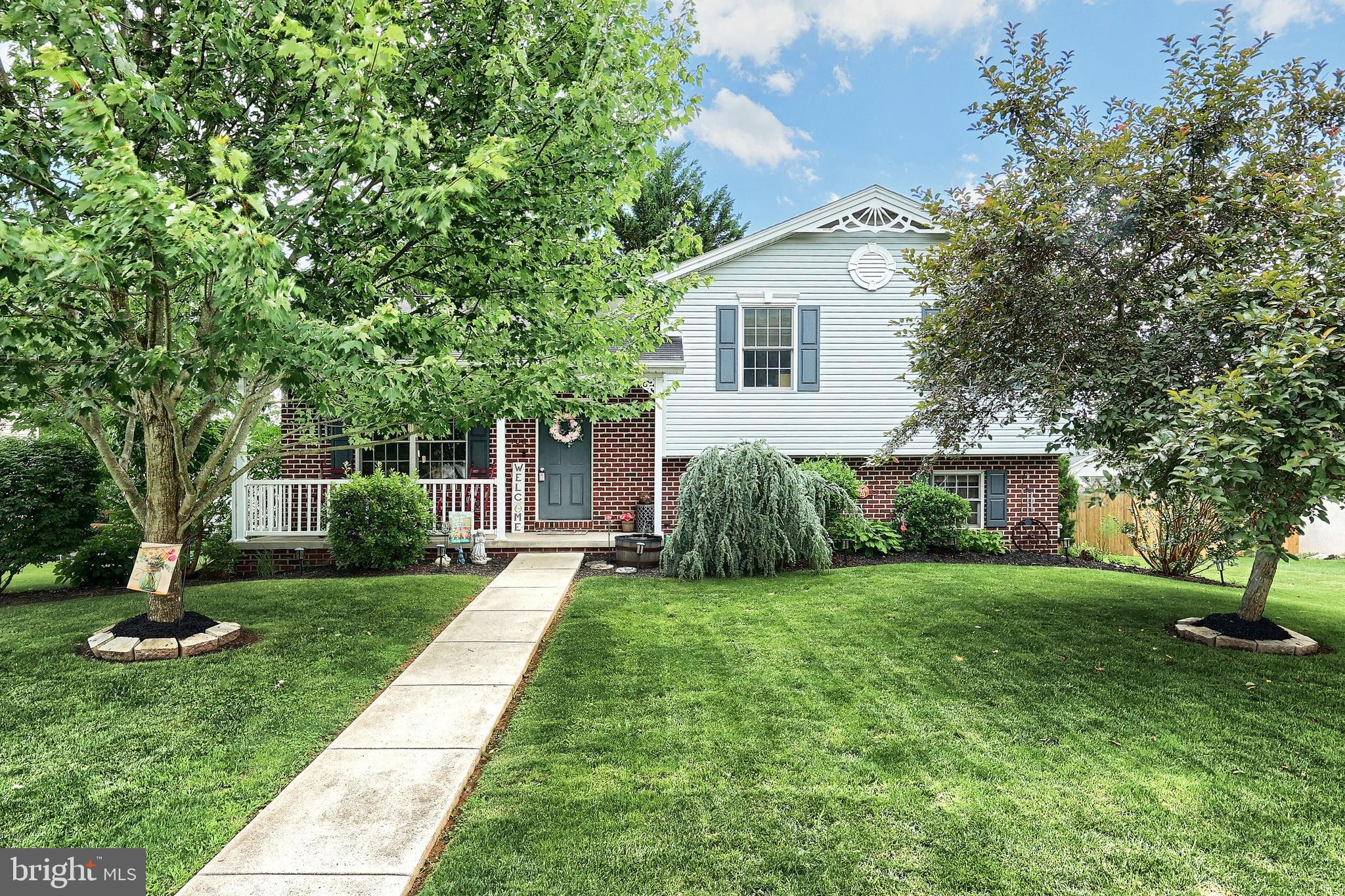 408 LEXINGTON WAY