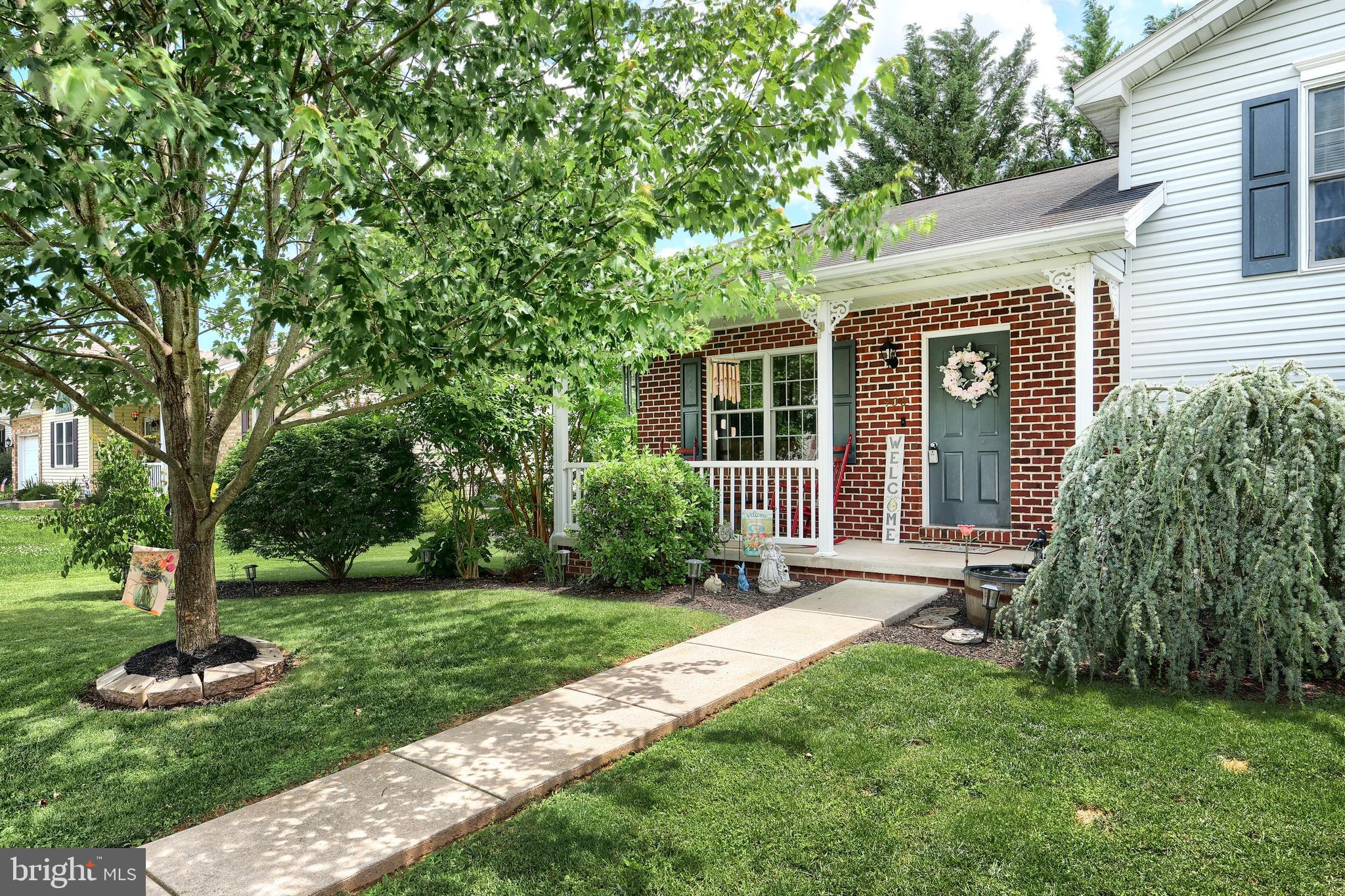 408 LEXINGTON WAY