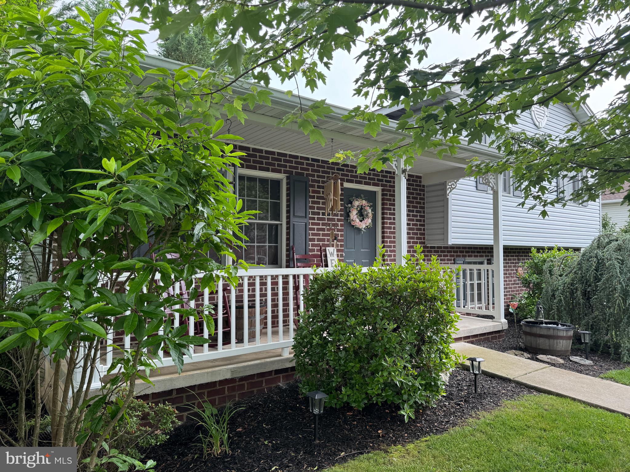 408 LEXINGTON WAY