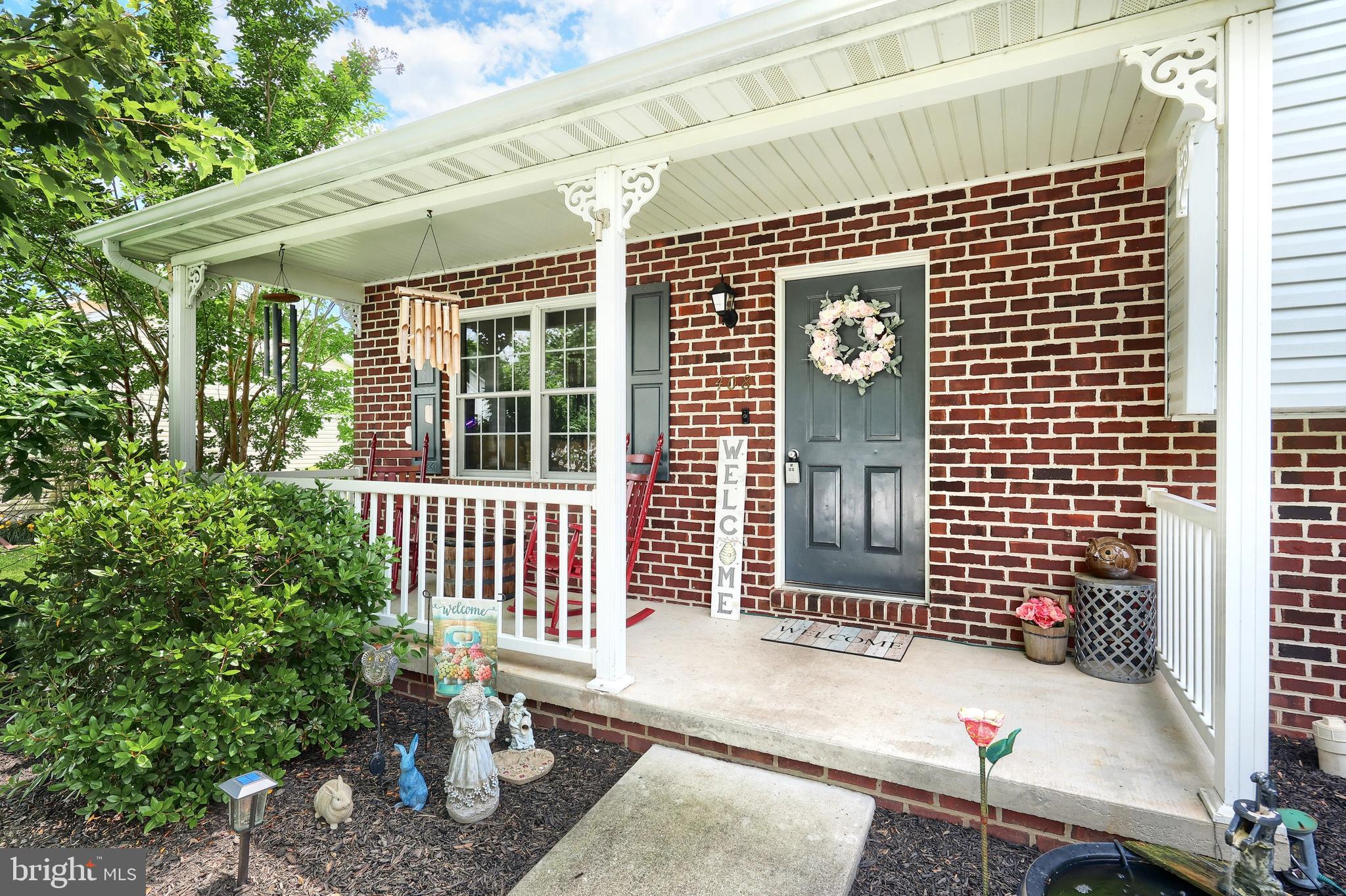 408 LEXINGTON WAY