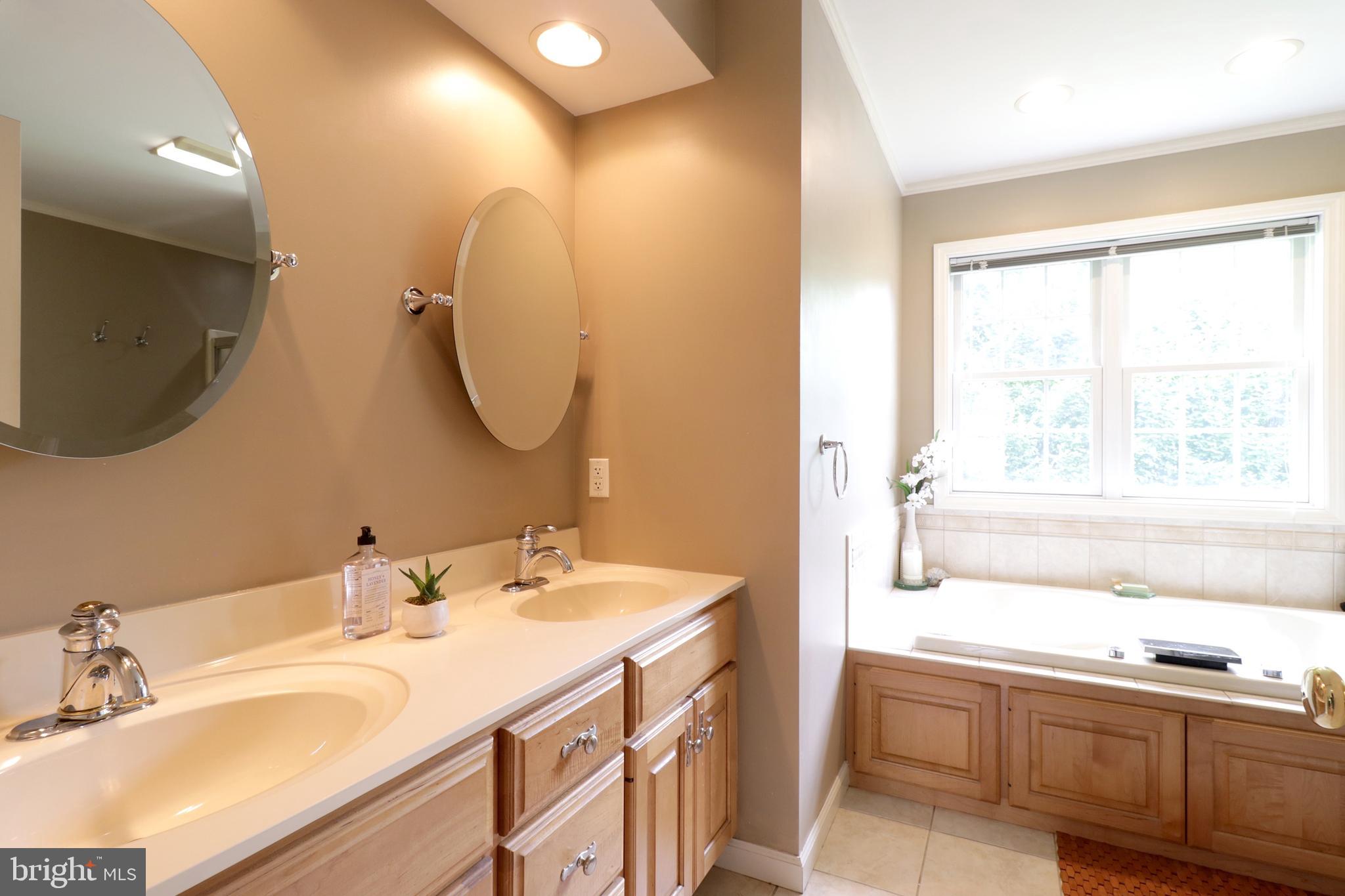 GREENLEAF MANOR - Residential