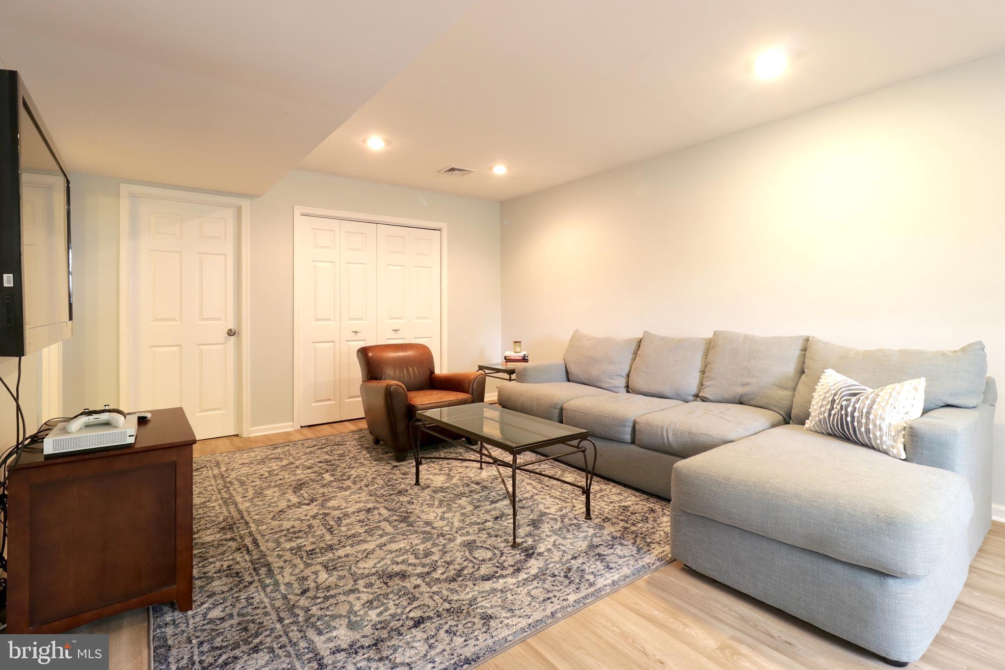 GREENLEAF MANOR - Residential