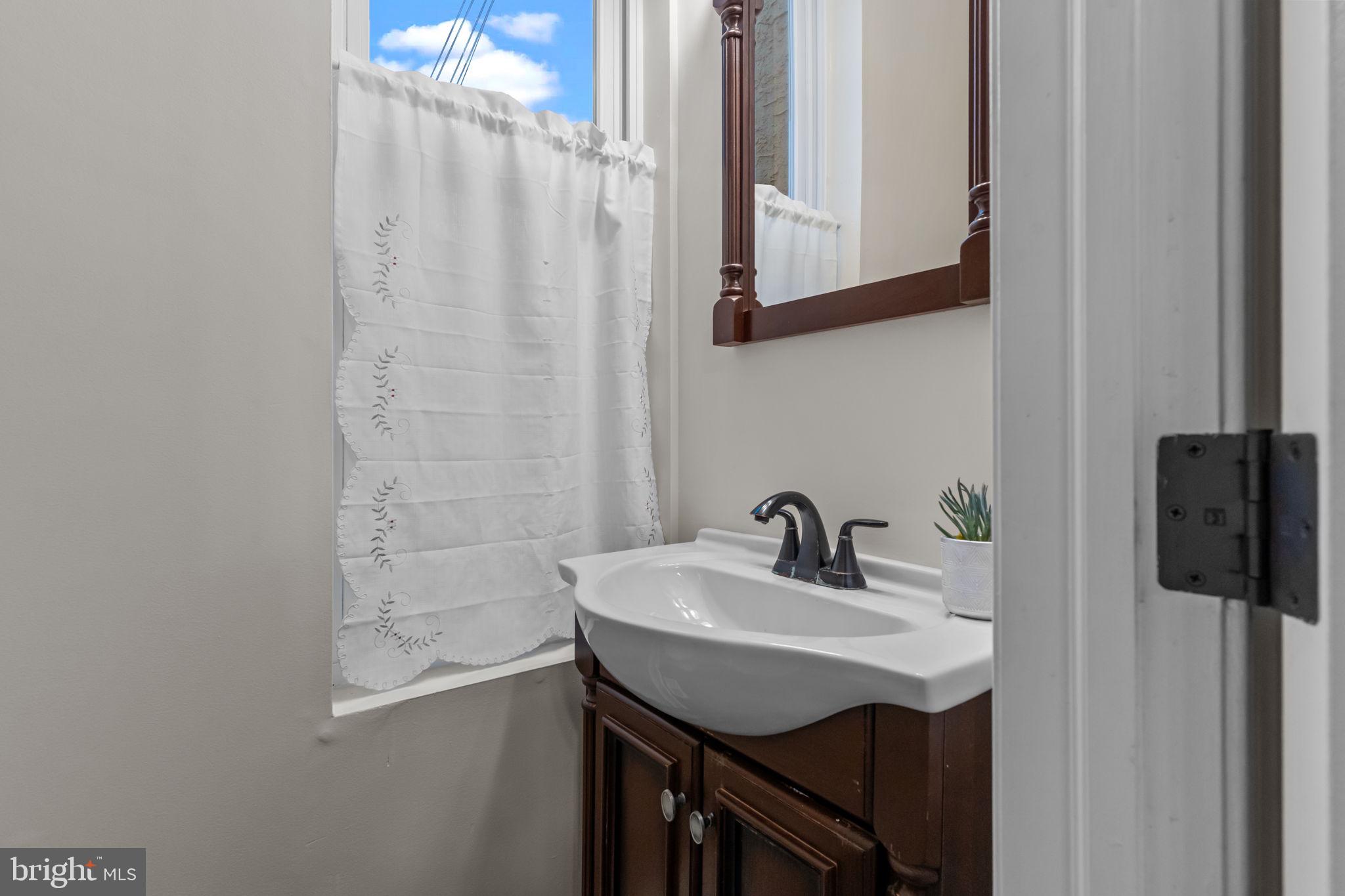 EAST FALLS - Residential