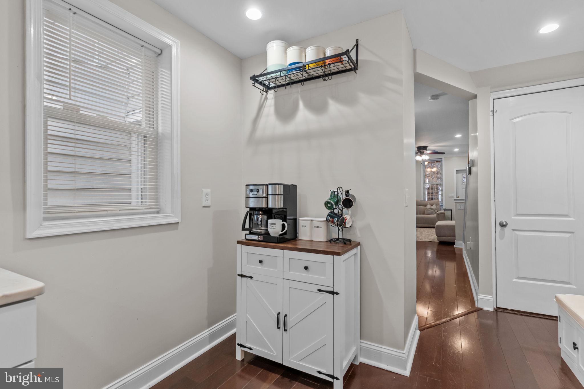 EAST FALLS - Residential