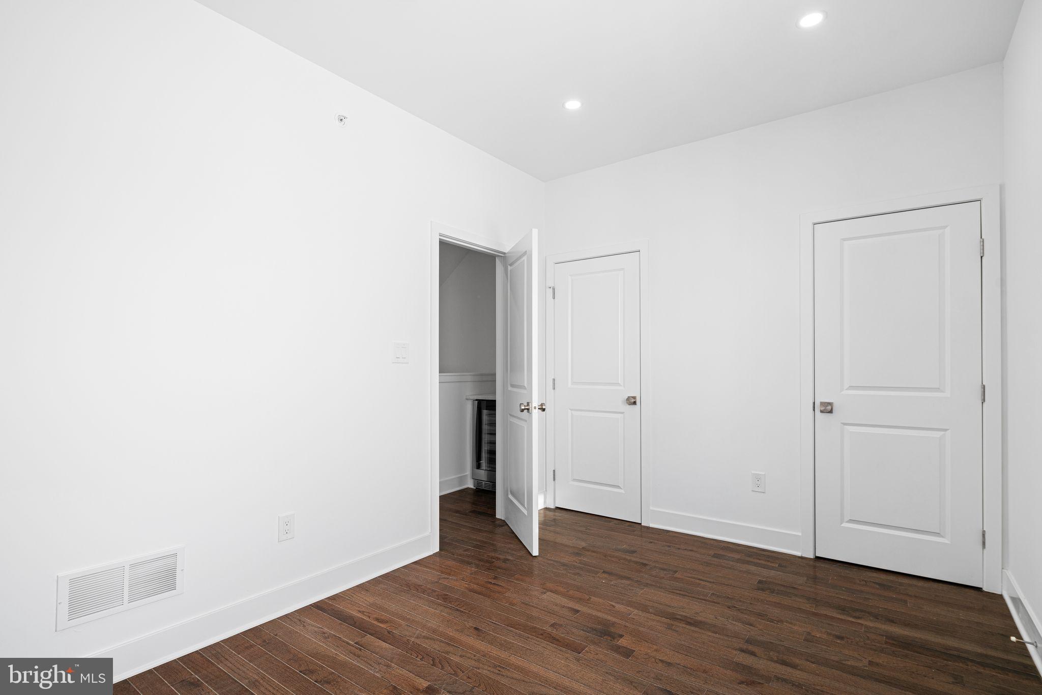 POINT BREEZE - Residential