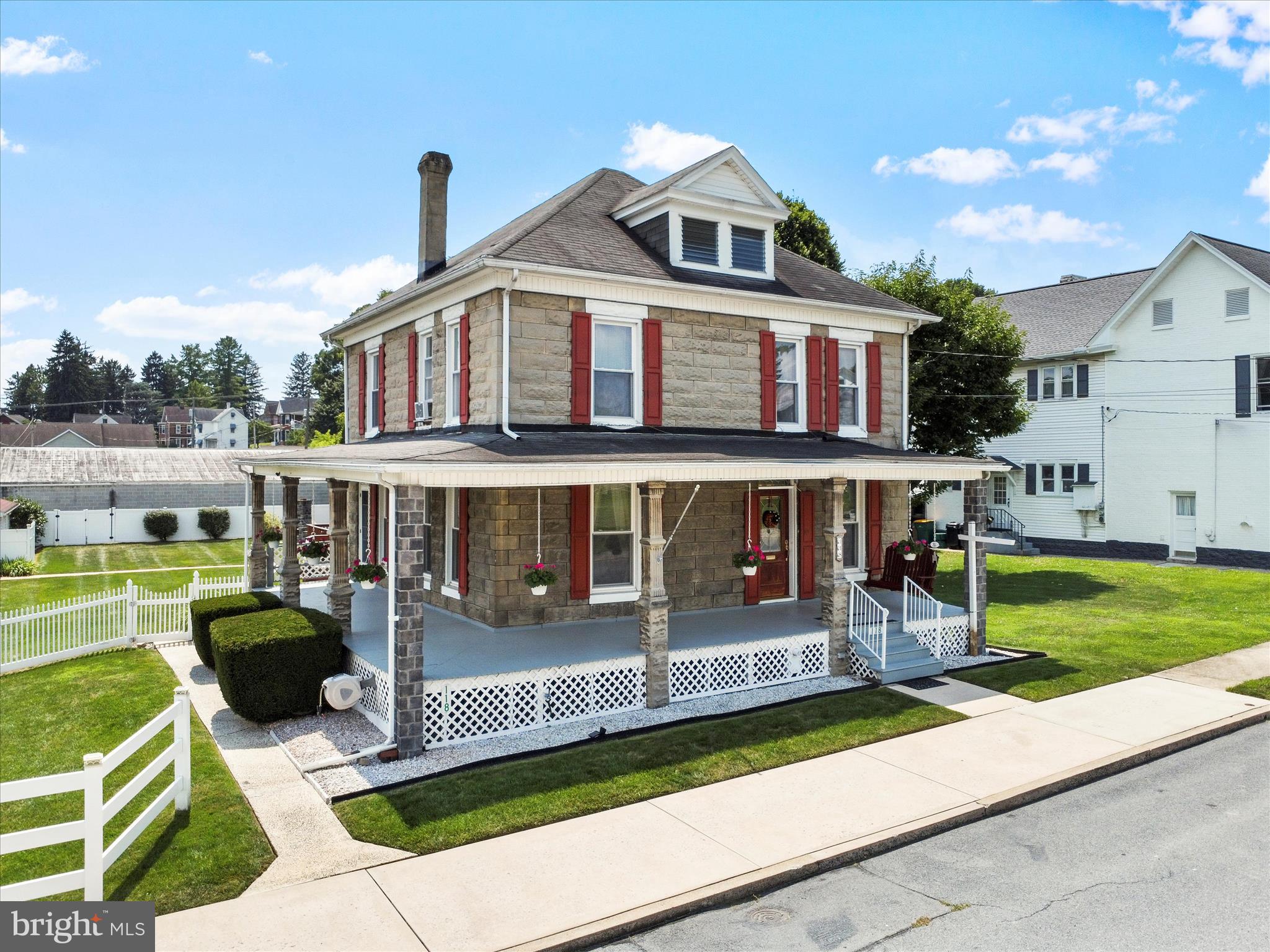 118 W FIFTH STREET