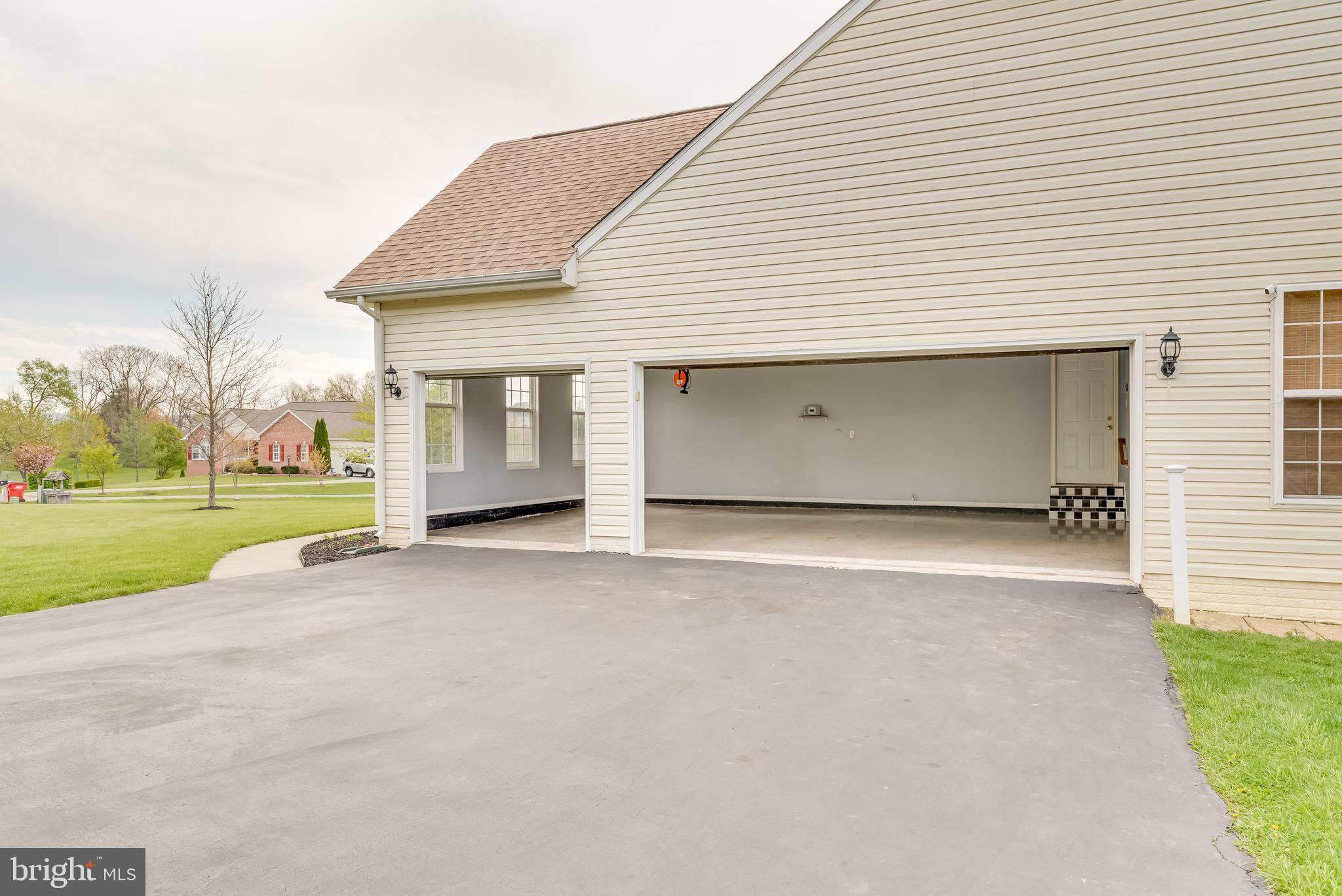 SPRUCE HILL ESTATES - Residential