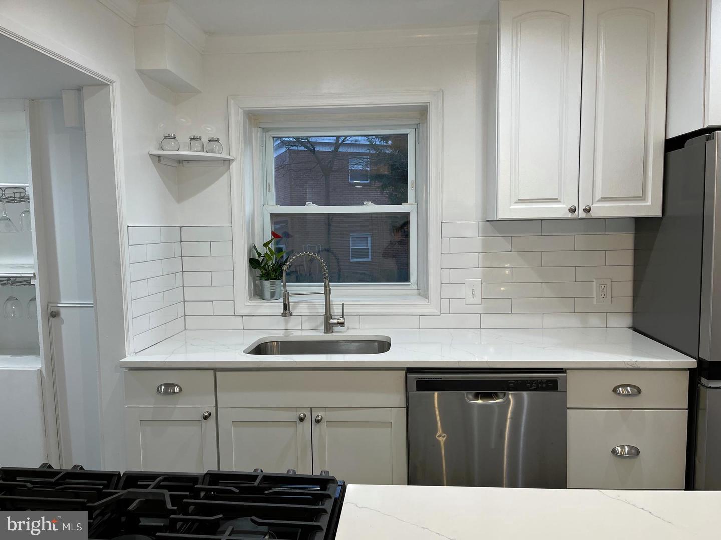 1077 S EDISON STREET